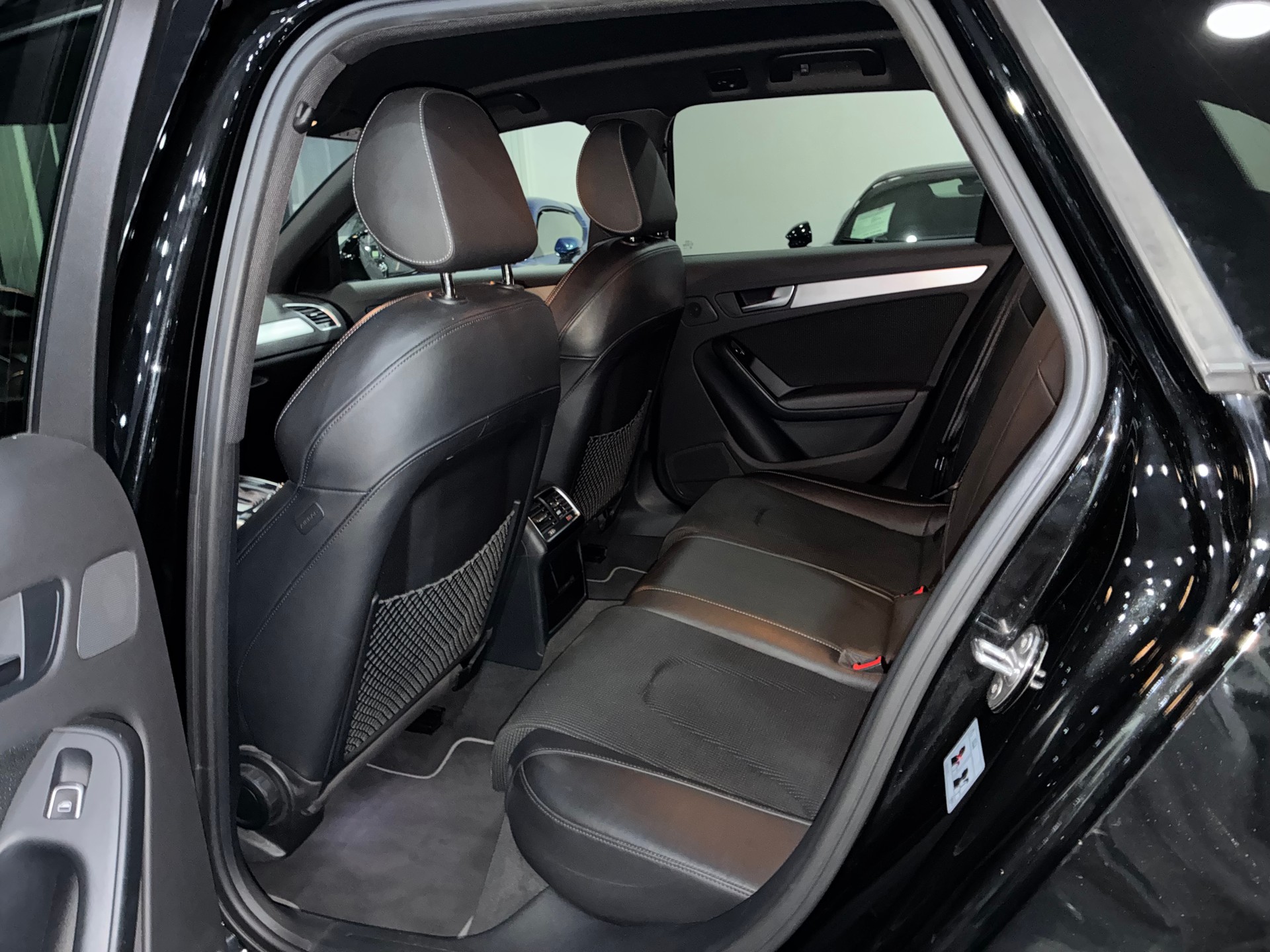AUDI A4 Avant 2.0 TDI multitronic-image-9