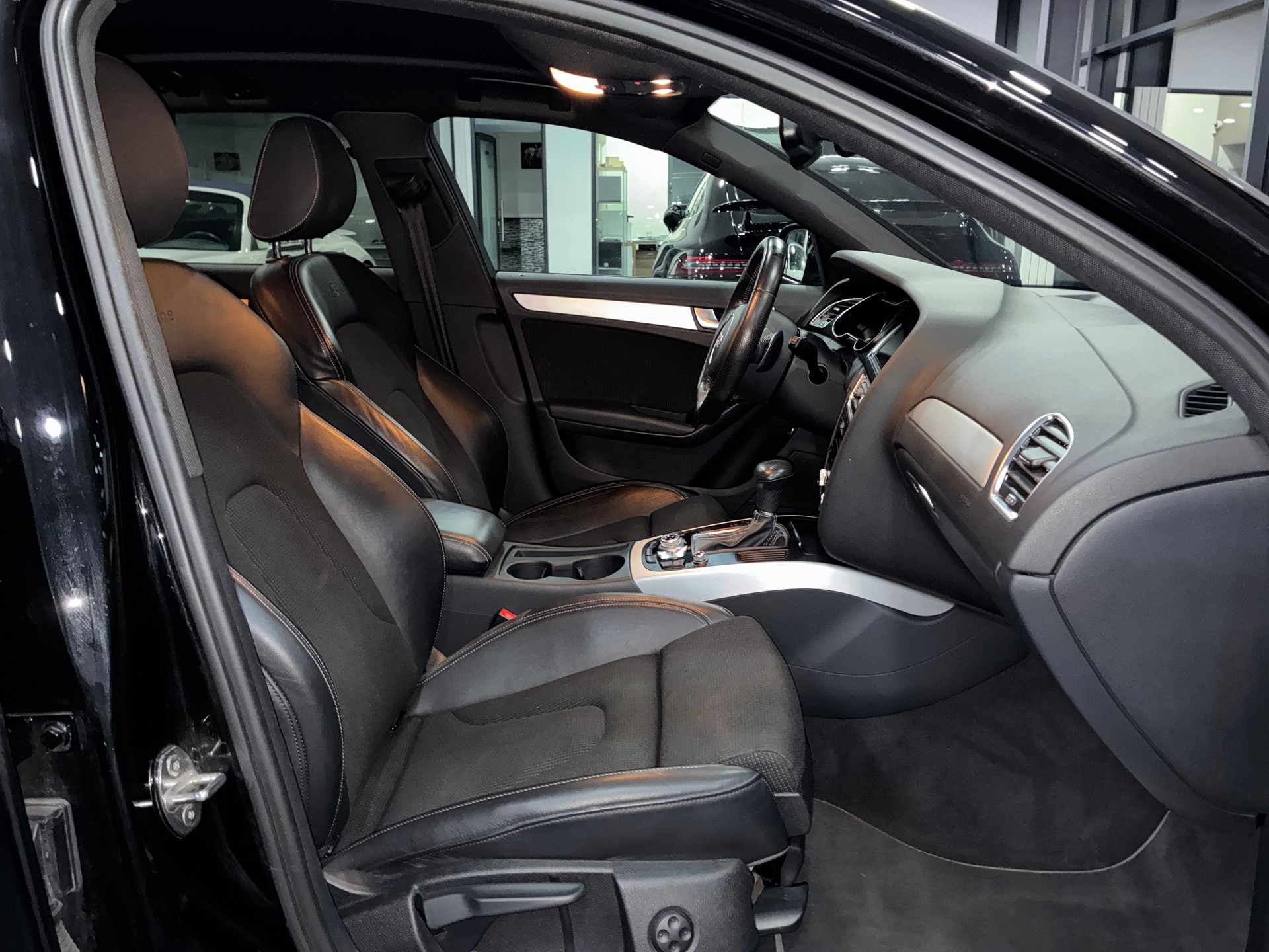 AUDI A4 Avant 2.0 TDI multitronic-image-7