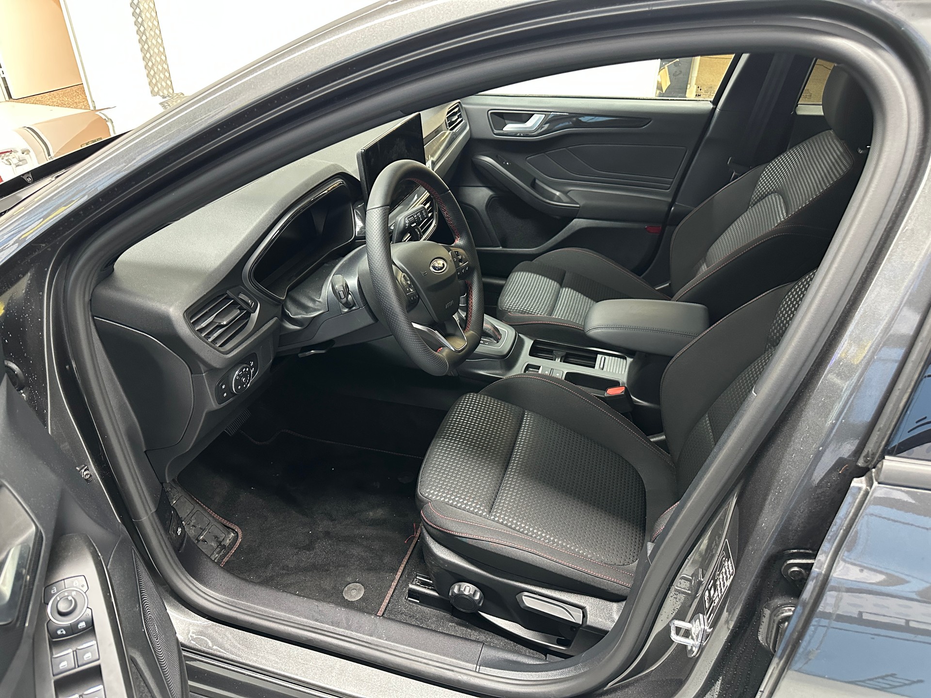 FORD Focus 1.0 MHEV ST-Line X Automat-image-7