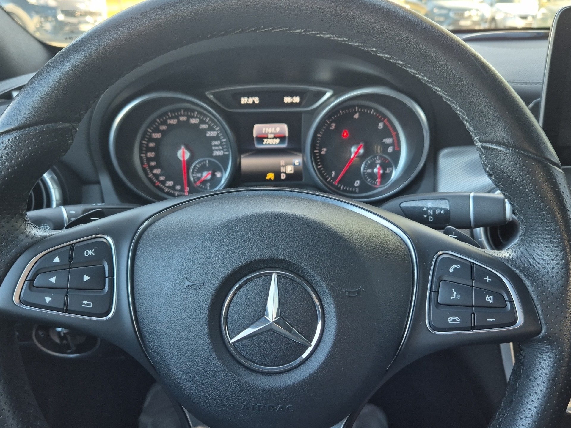 MERCEDES-BENZ CLA 200 d Night Star 7G-DCT-image-12