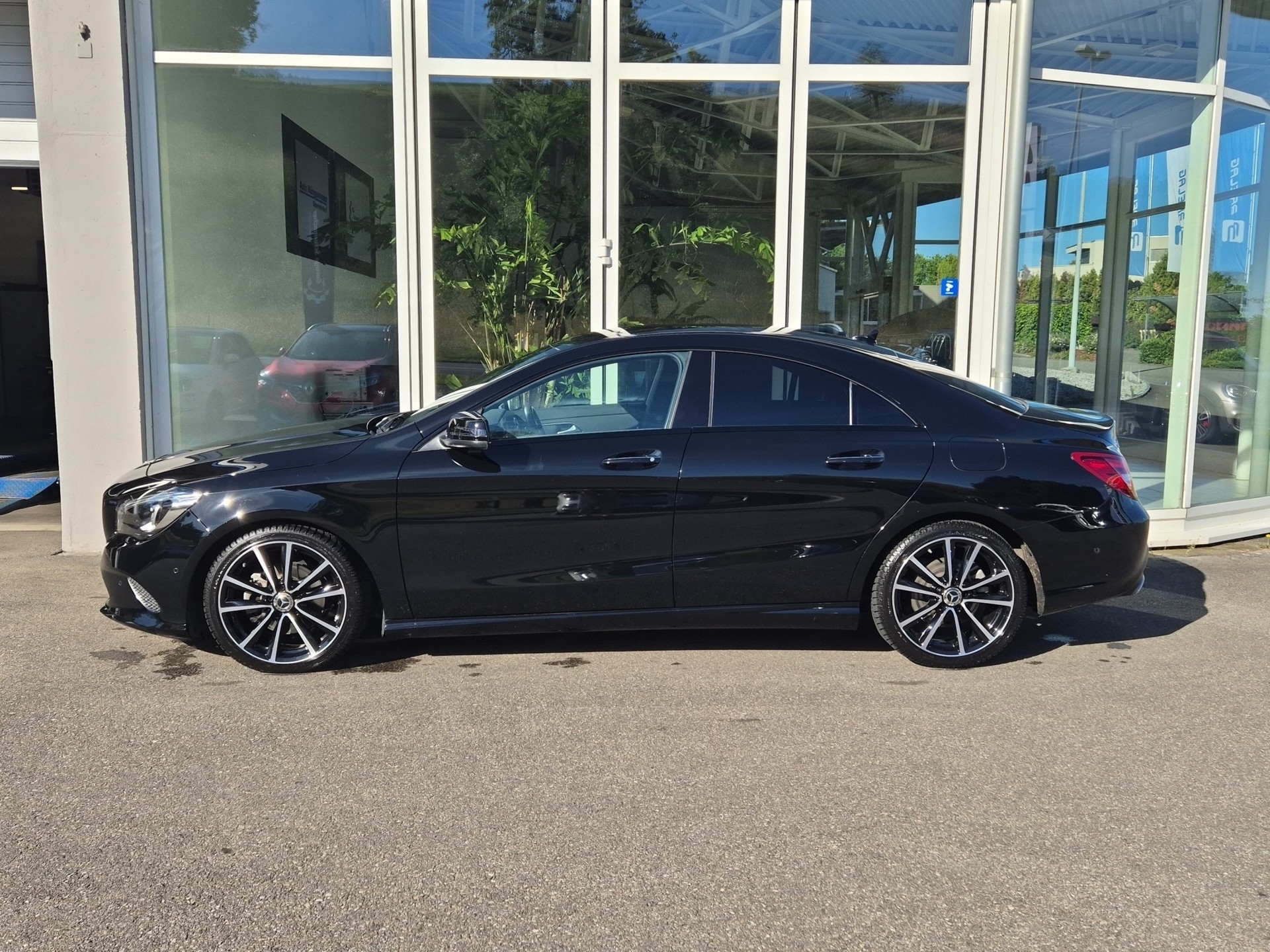 MERCEDES-BENZ CLA 200 d Night Star 7G-DCT-image-2