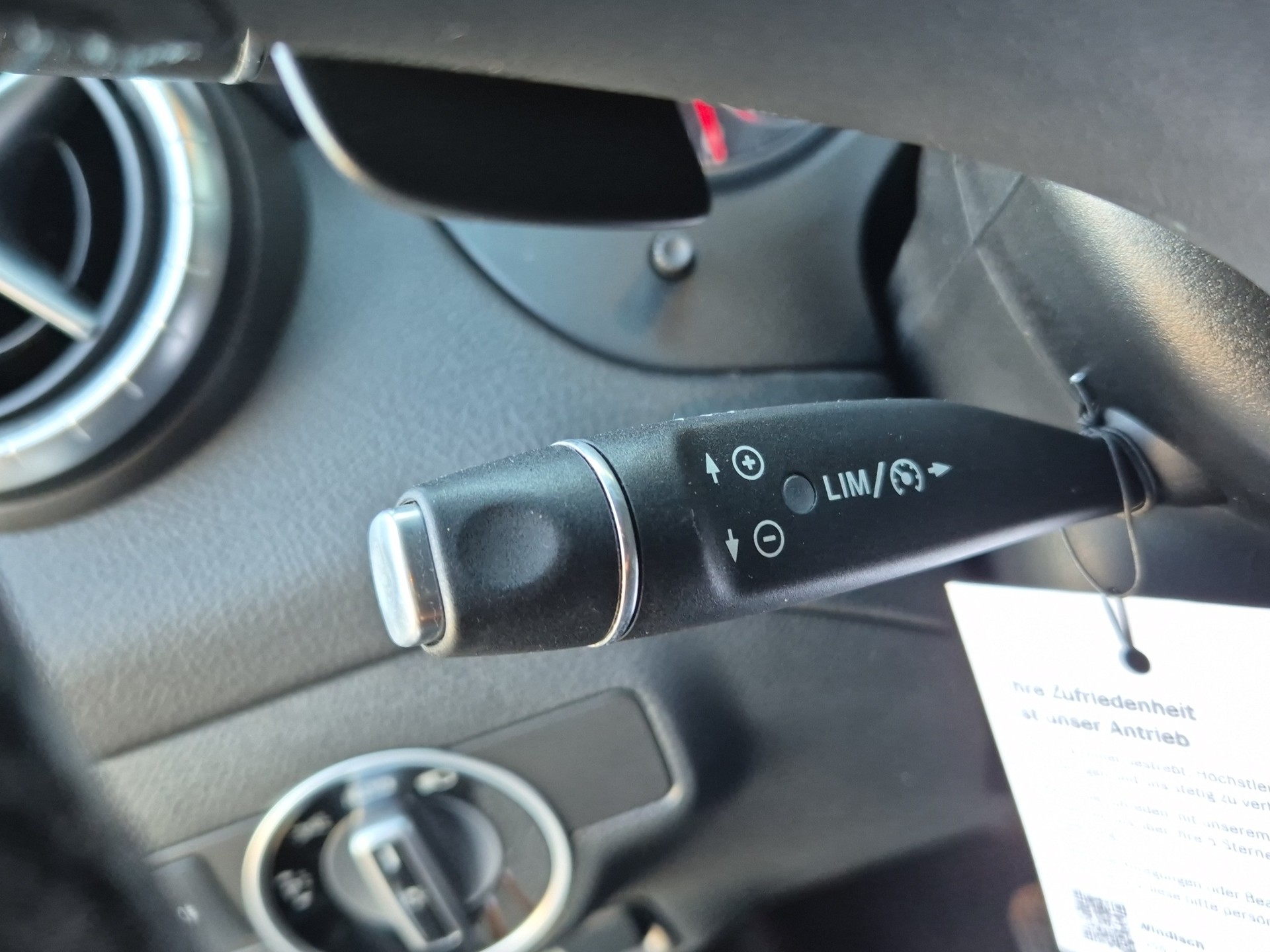 MERCEDES-BENZ CLA 200 d Night Star 7G-DCT-image-14