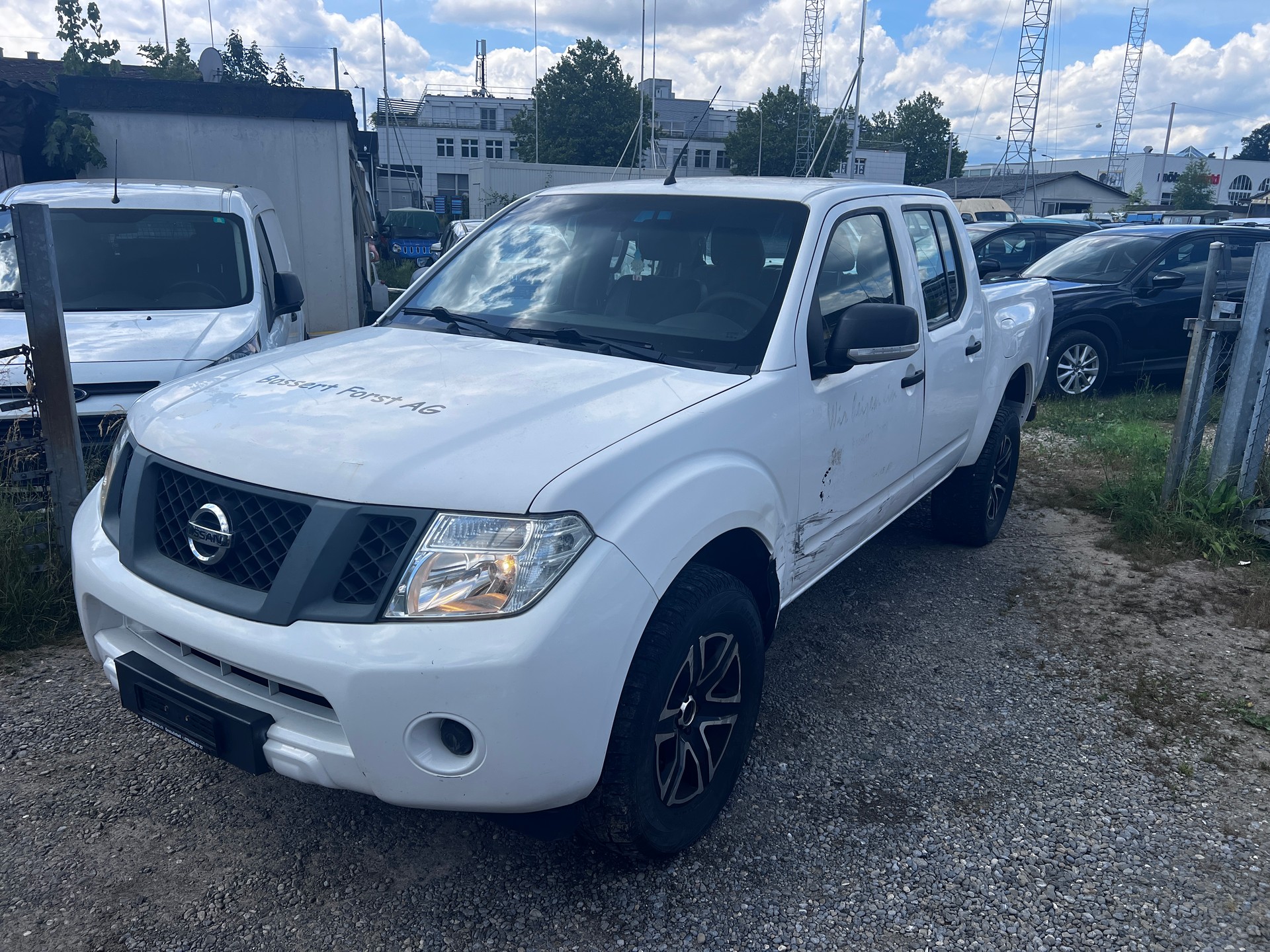 NISSAN Navara Double Cab LE 2.5 dCi 4WD-image-2