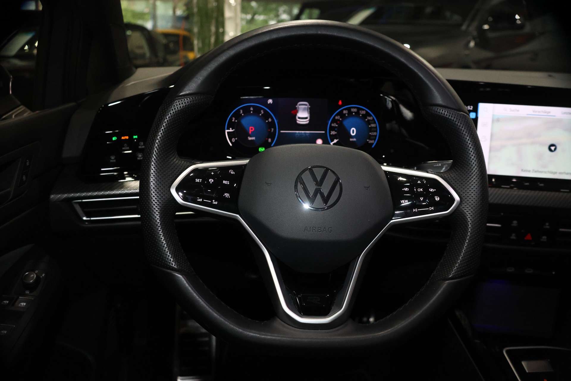 VW Golf VIII 1.5 eTSI Life DSG CH FAHRZEUG-image-11