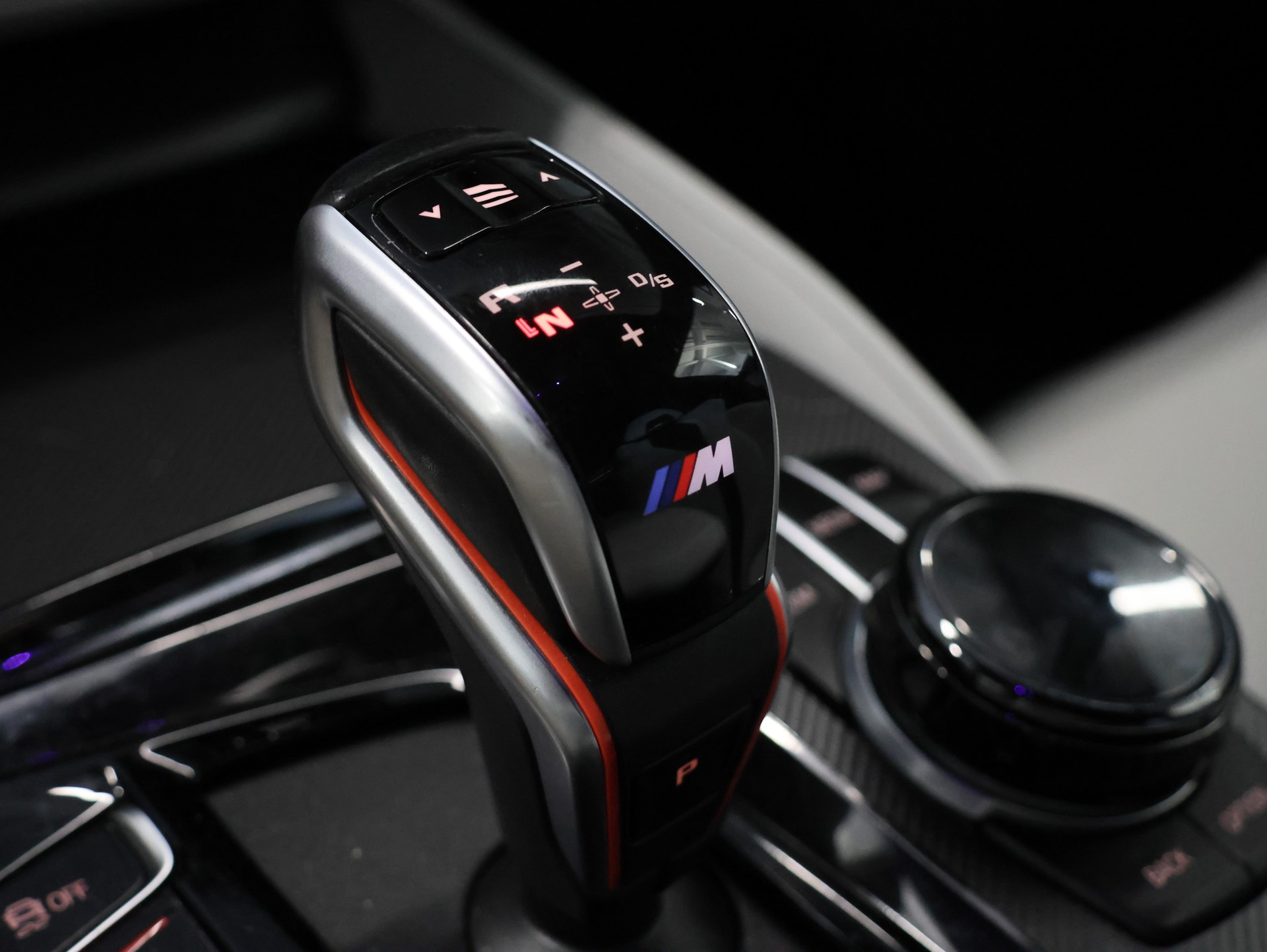 BMW M5 xDrive Competition Drivelogic *Laserlicht* *Massagesitze* *Harmon Cardon*-image-28