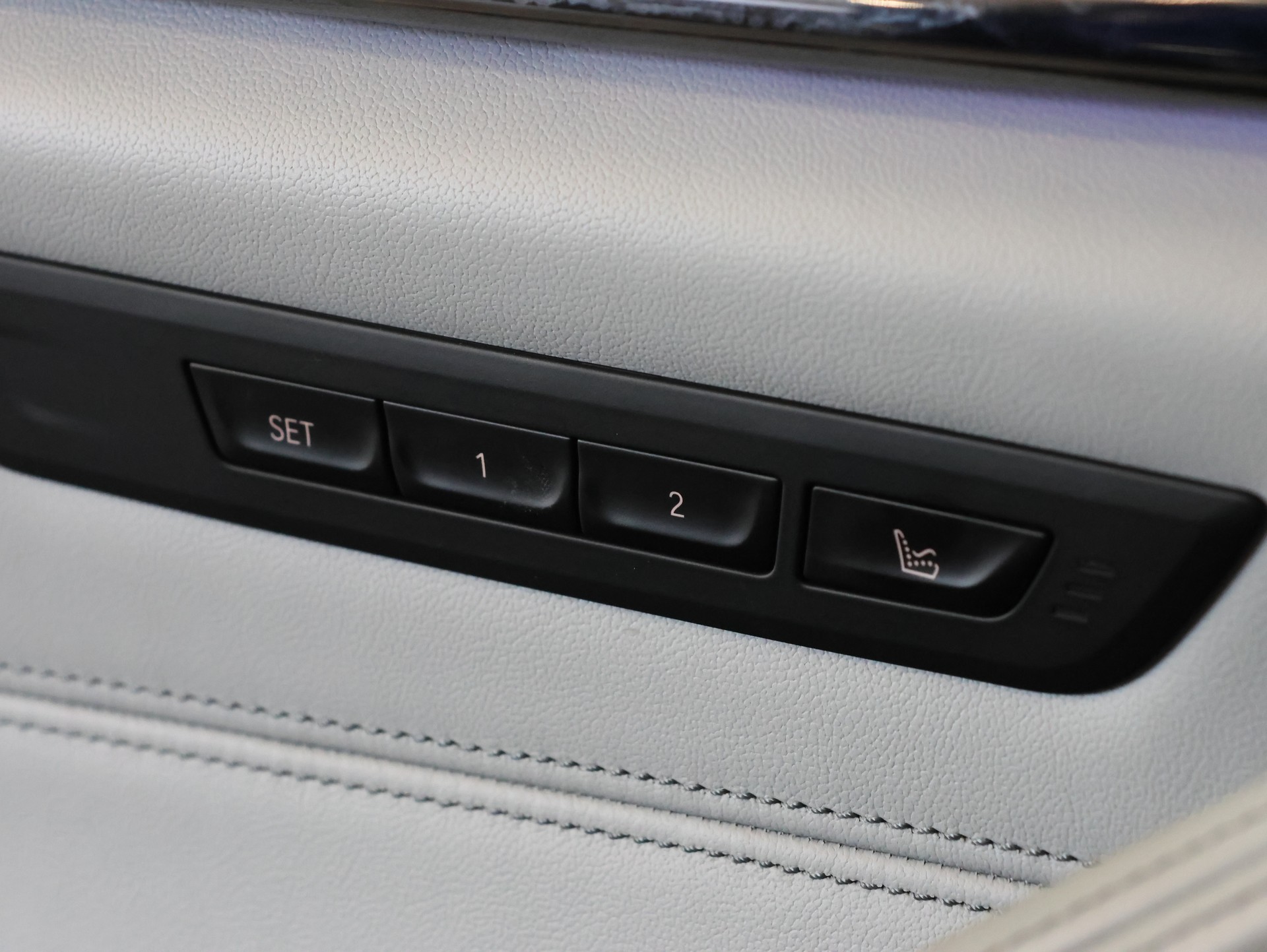 BMW M5 xDrive Competition Drivelogic *Laserlicht* *Massagesitze* *Harmon Cardon*-image-32