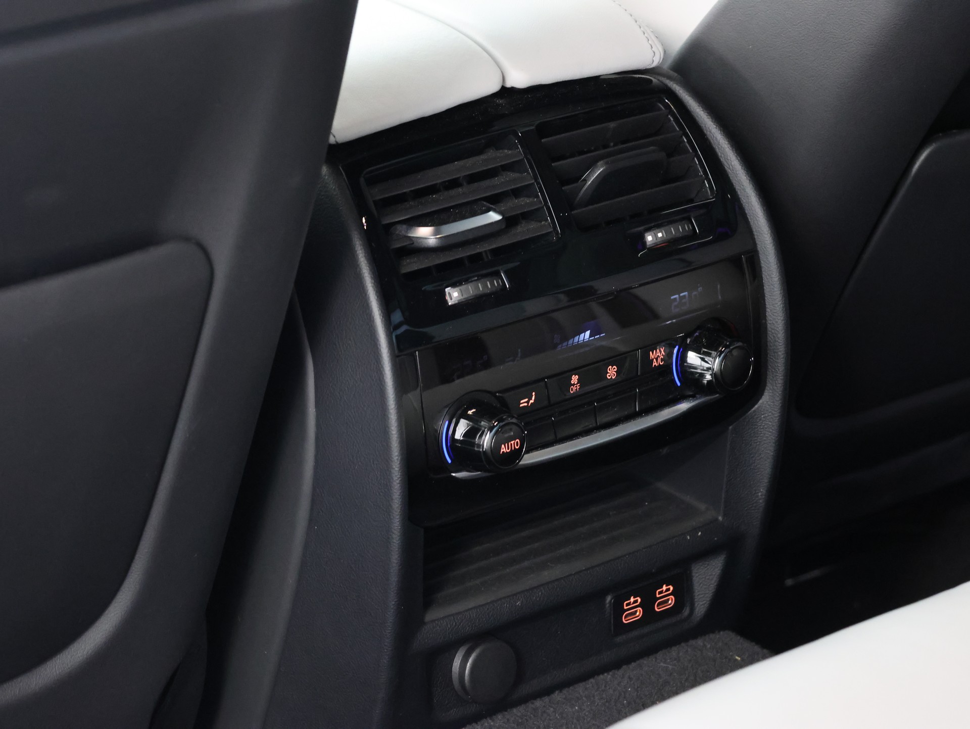 BMW M5 xDrive Competition Drivelogic *Laserlicht* *Massagesitze* *Harmon Cardon*-image-36
