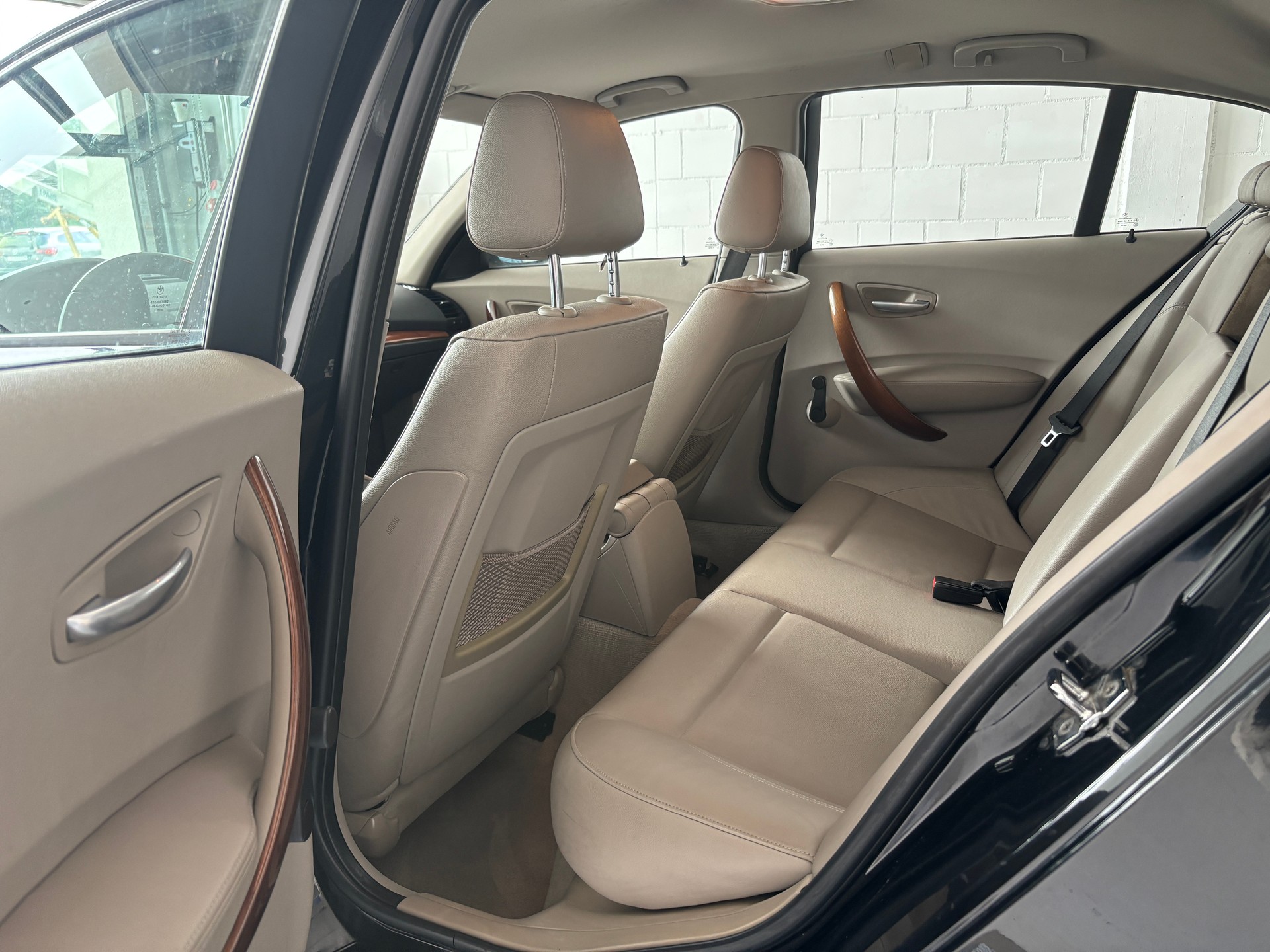 BMW 118i-image-8