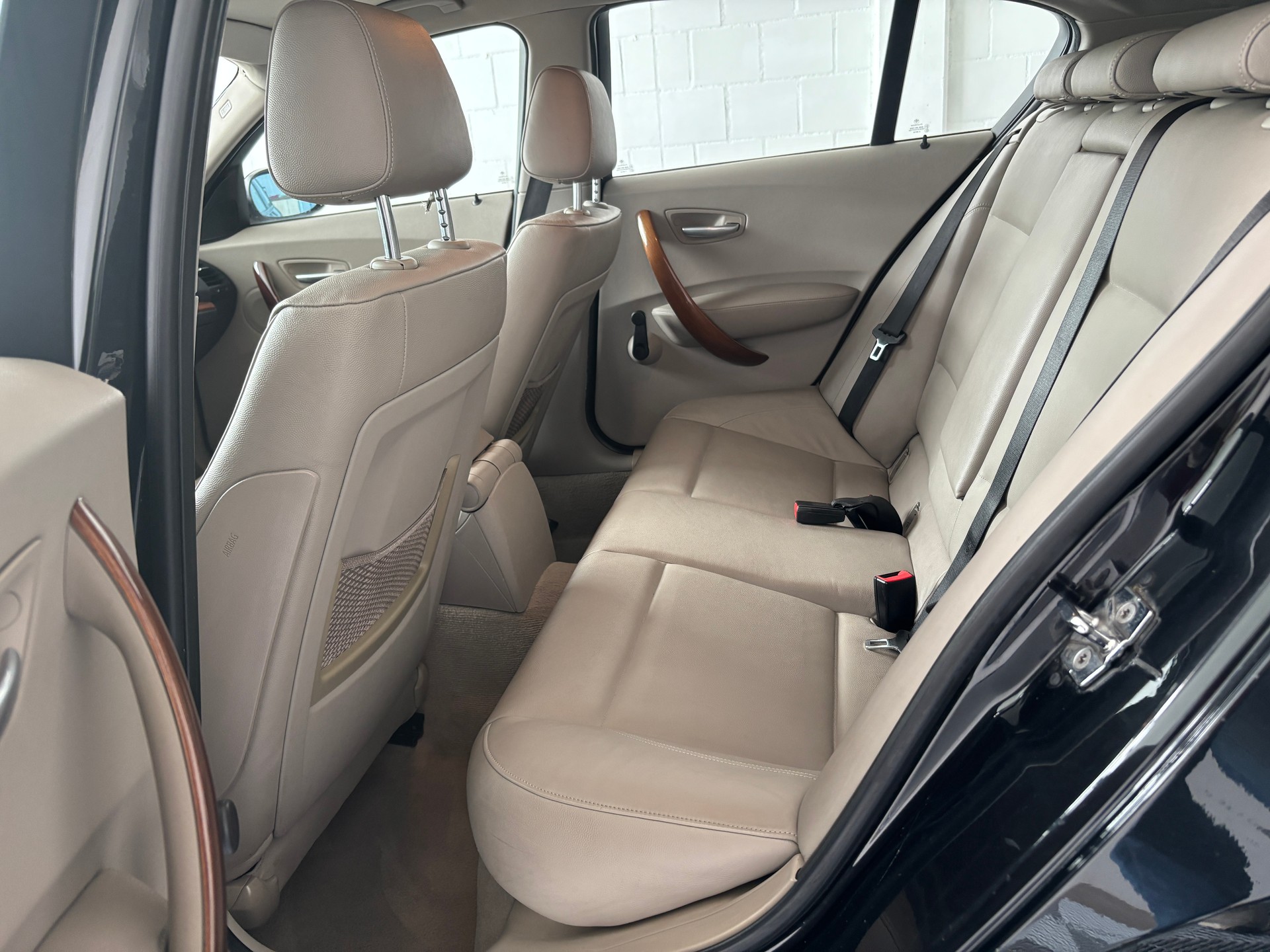 BMW 118i-image-9