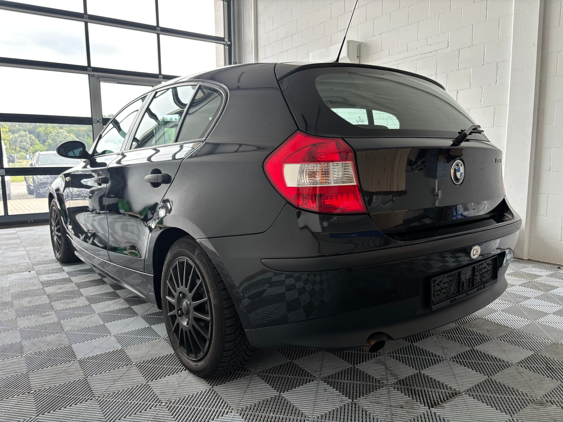 BMW 118i-image-3