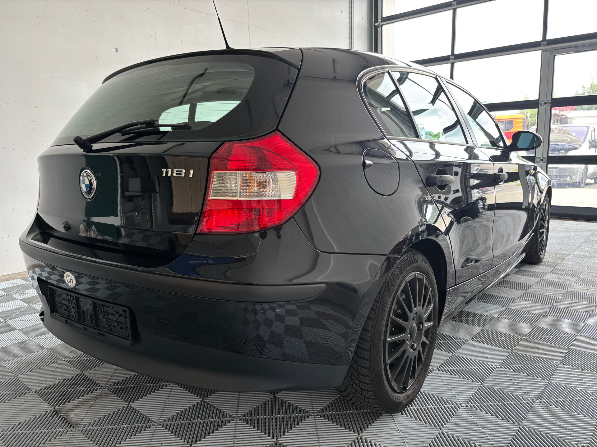 BMW 118i-image-5