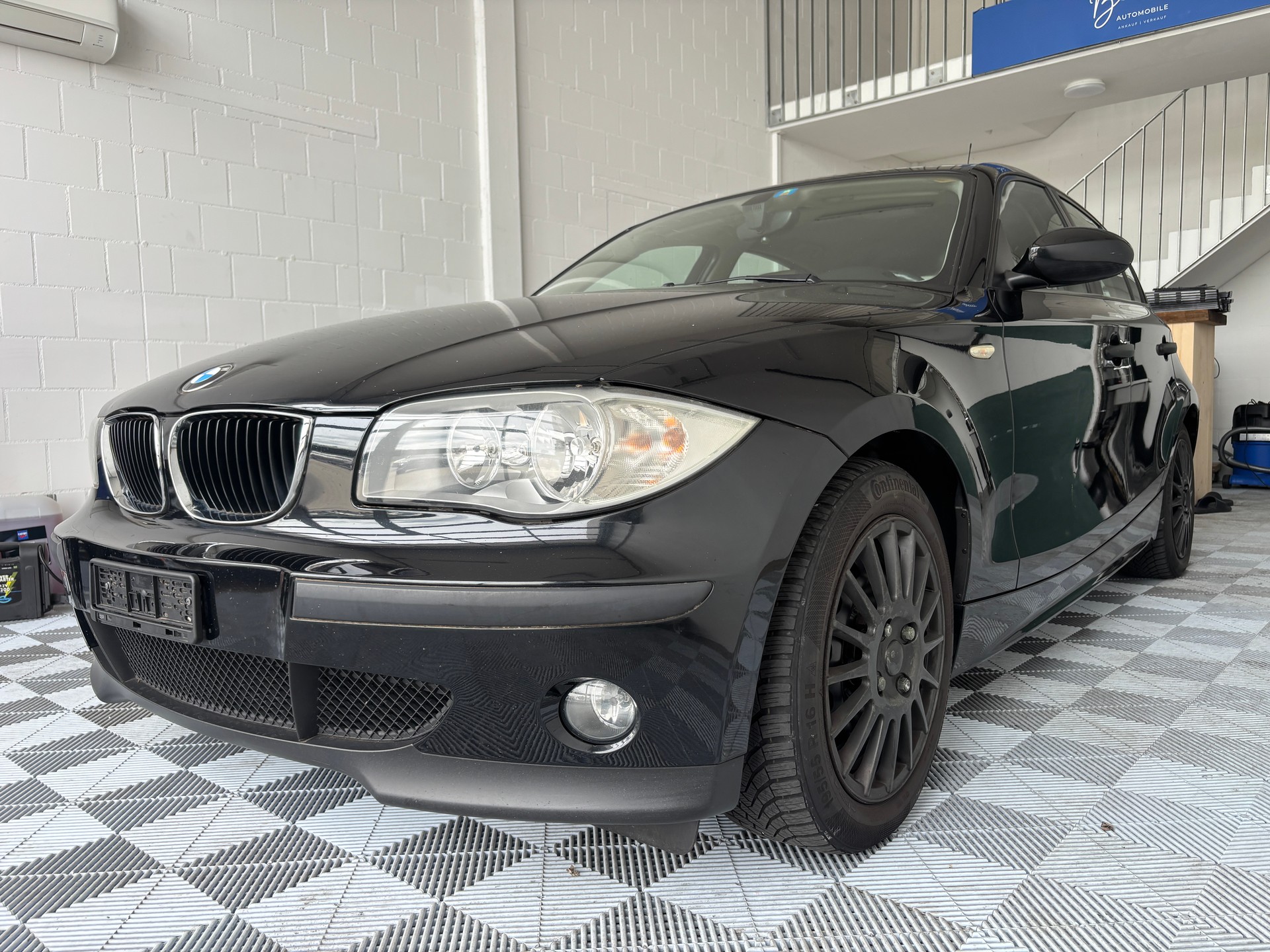 BMW 118i-image-0