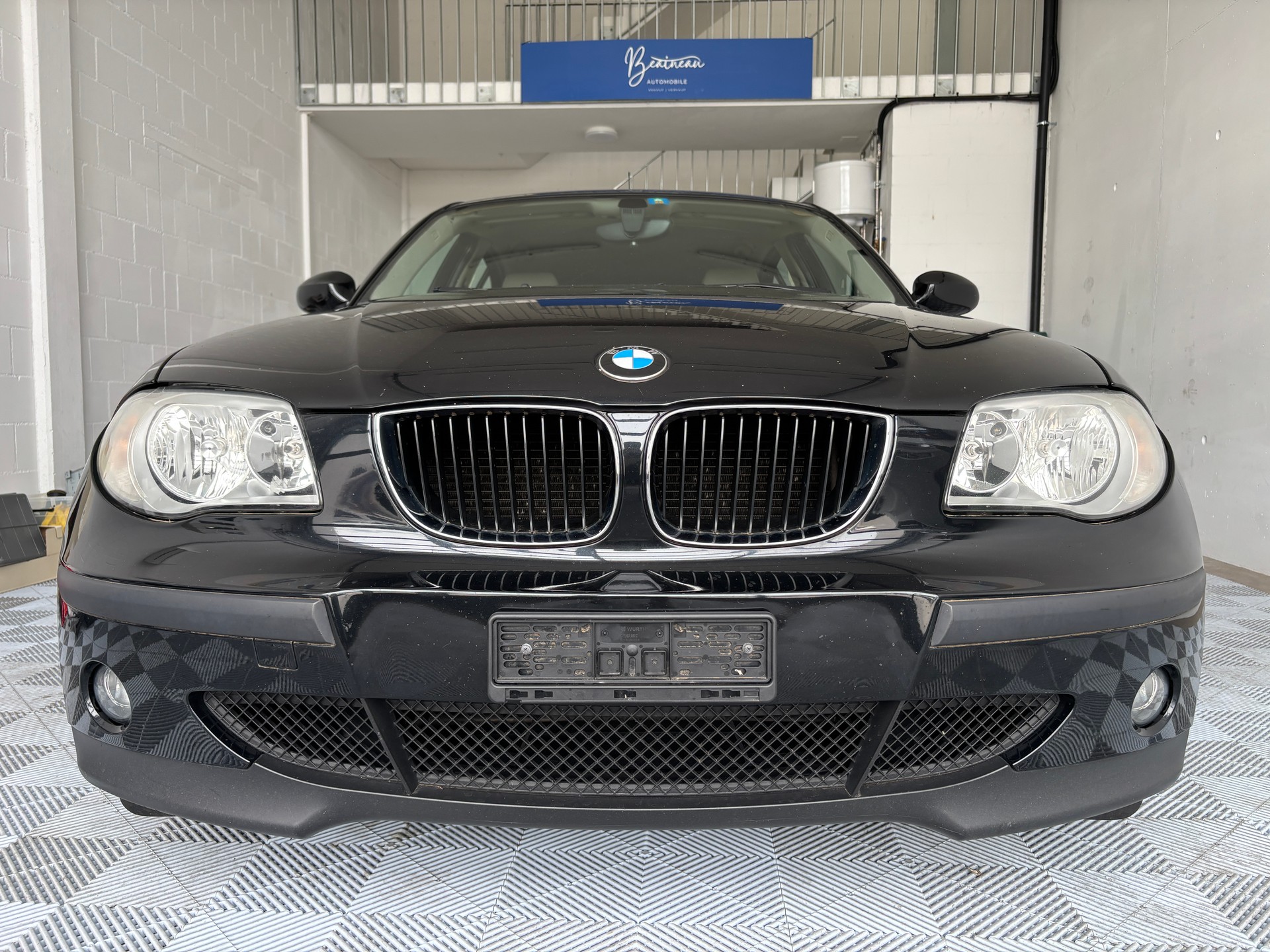 BMW 118i-image-1