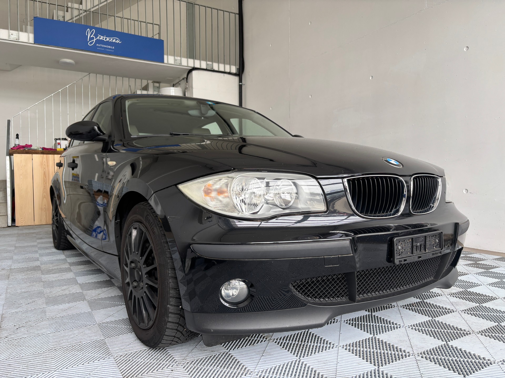 BMW 118i-image-2
