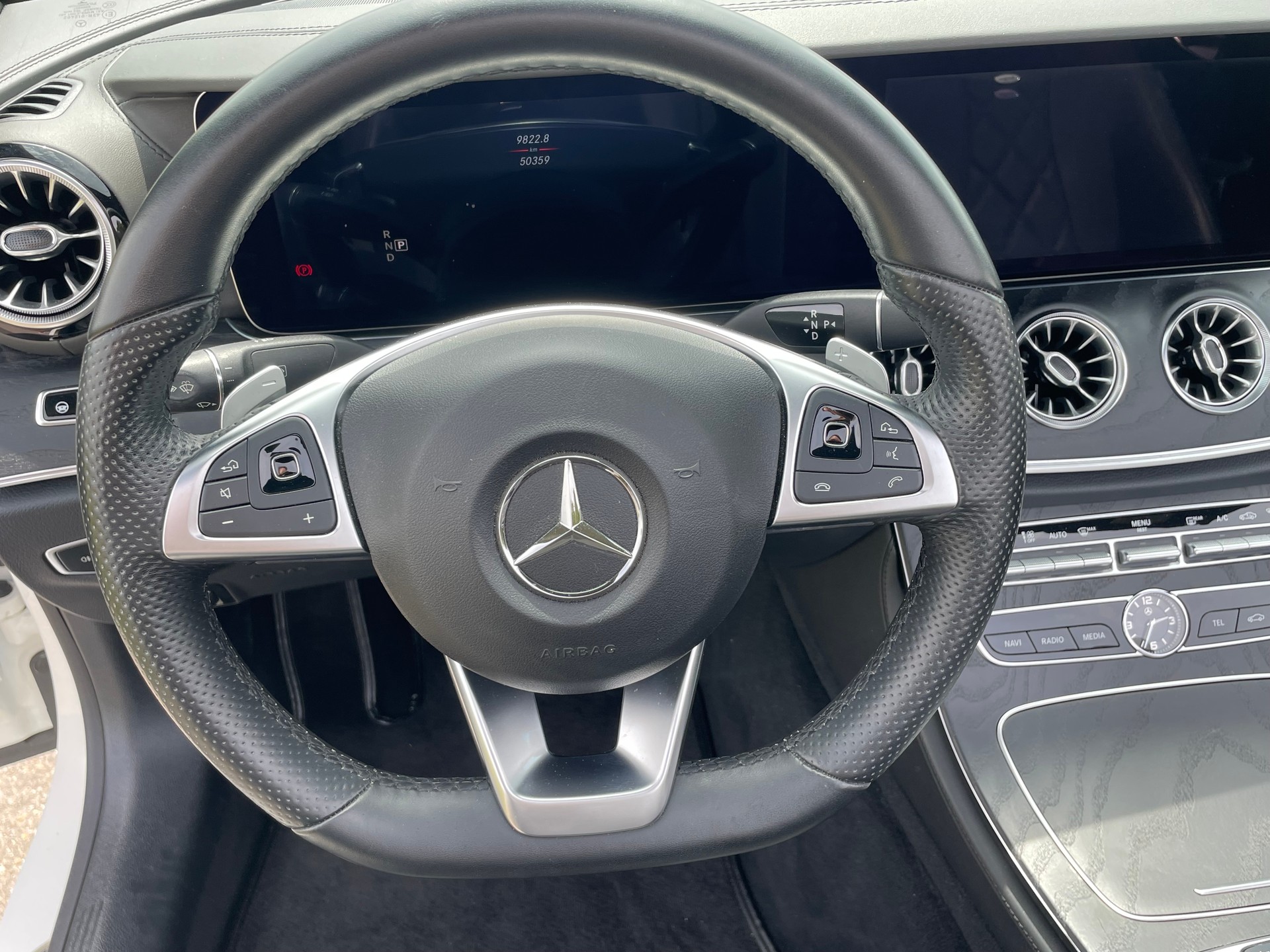 MERCEDES-BENZ E 400 Cabriolet AMG Line 4 Matic 9G-Tronic-image-11