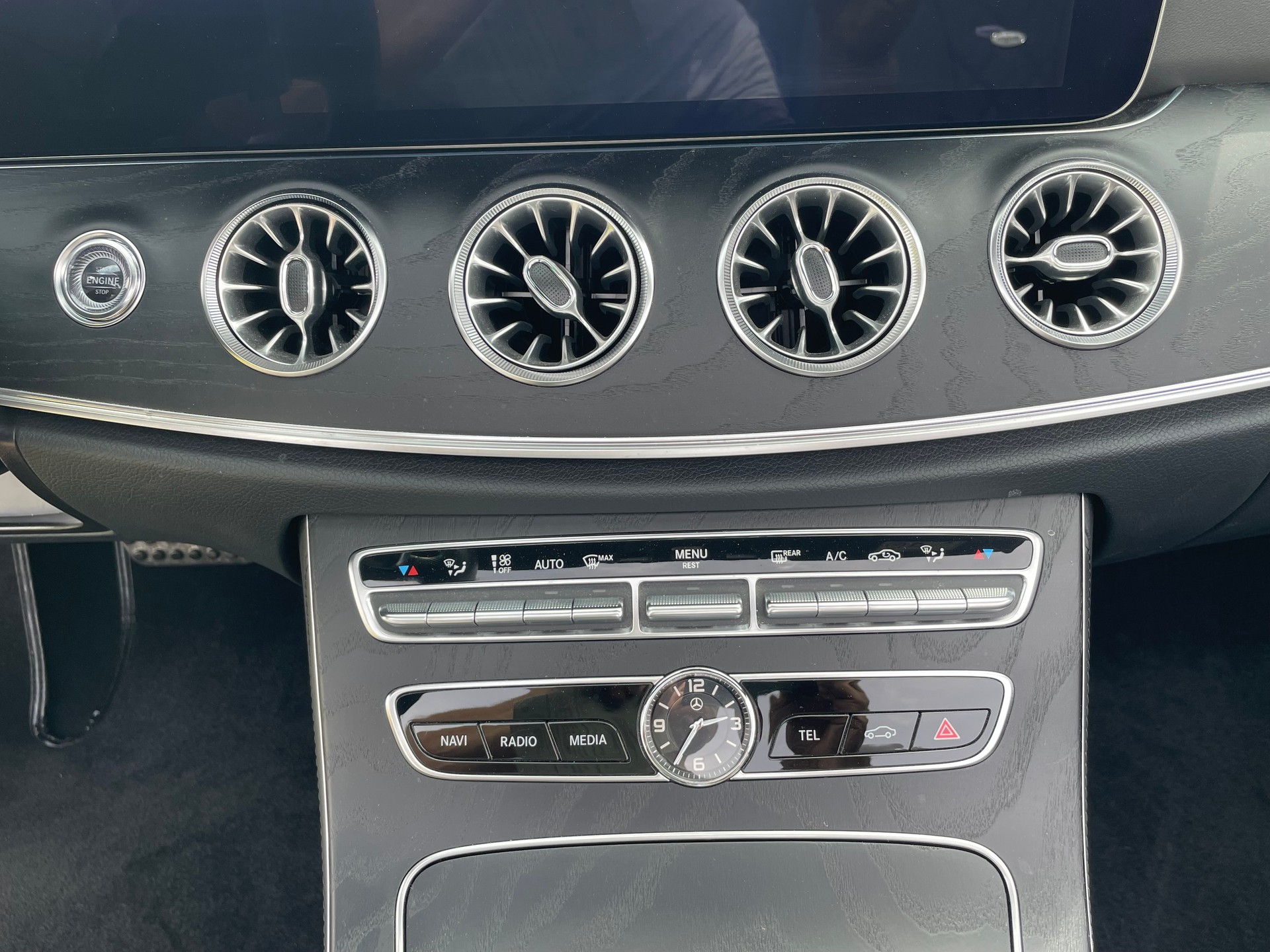 MERCEDES-BENZ E 400 Cabriolet AMG Line 4 Matic 9G-Tronic-image-15