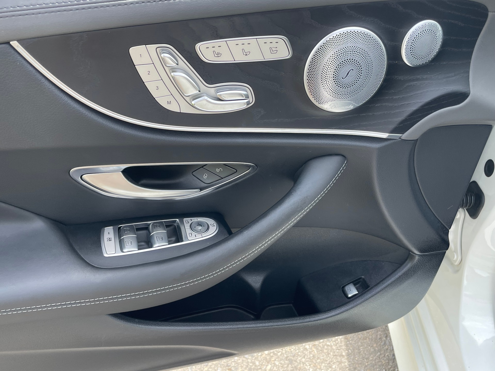 MERCEDES-BENZ E 400 Cabriolet AMG Line 4 Matic 9G-Tronic-image-13