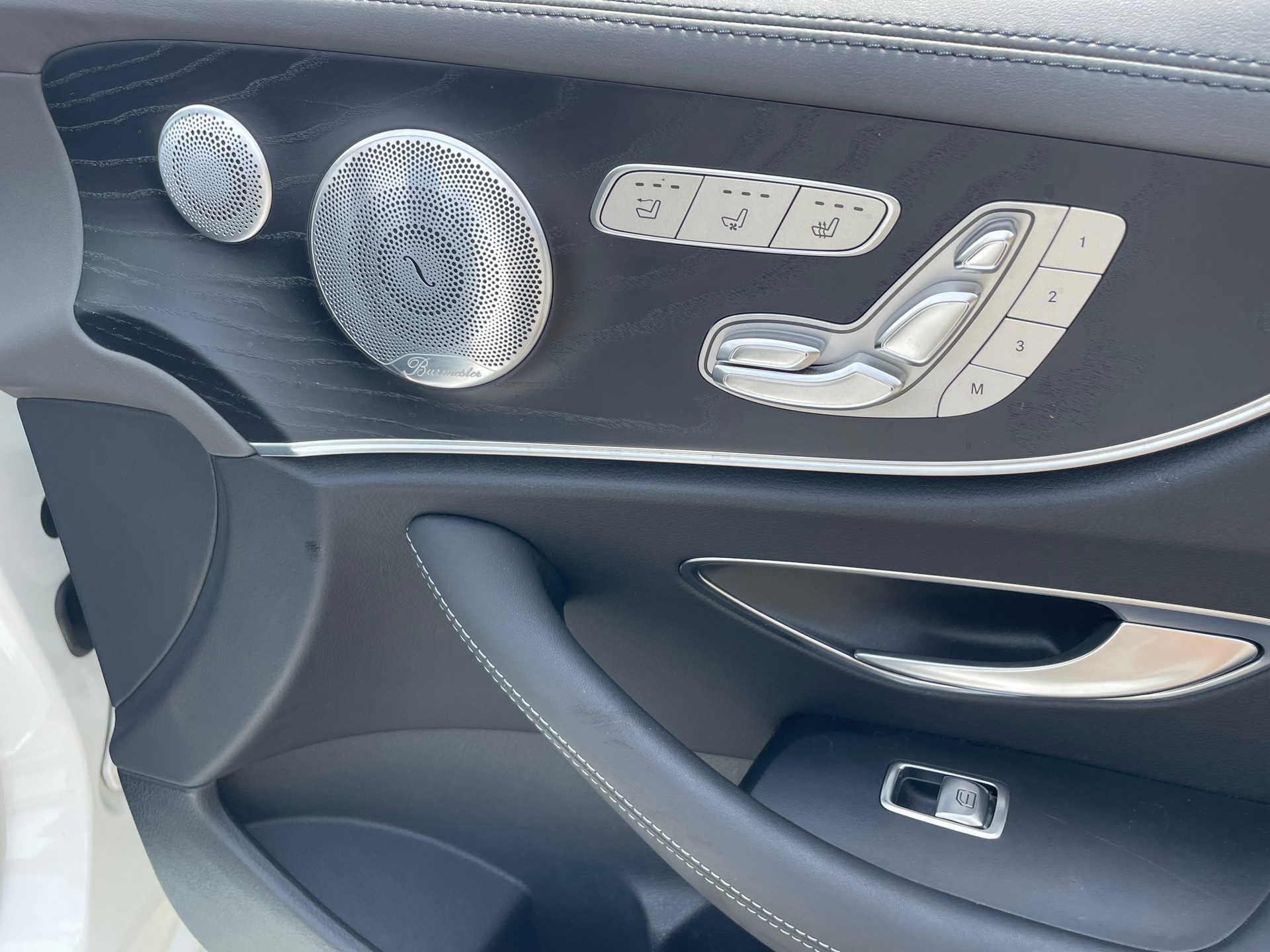 MERCEDES-BENZ E 400 Cabriolet AMG Line 4 Matic 9G-Tronic-image-14