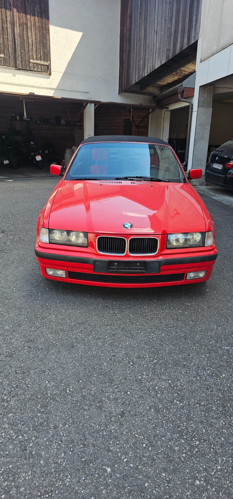 BMW 318i-image-0