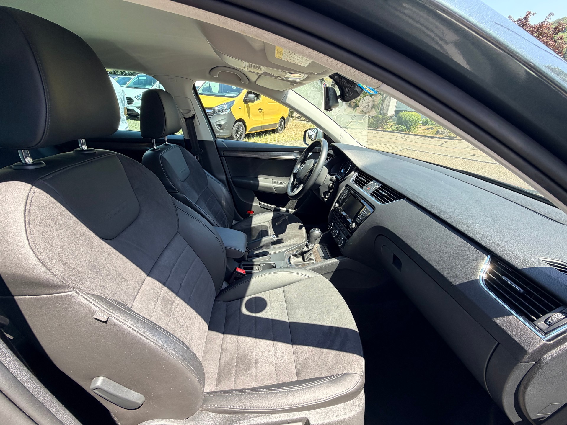 SKODA Octavia Combi 2.0 TDI Scout 4x4 DSG-image-8