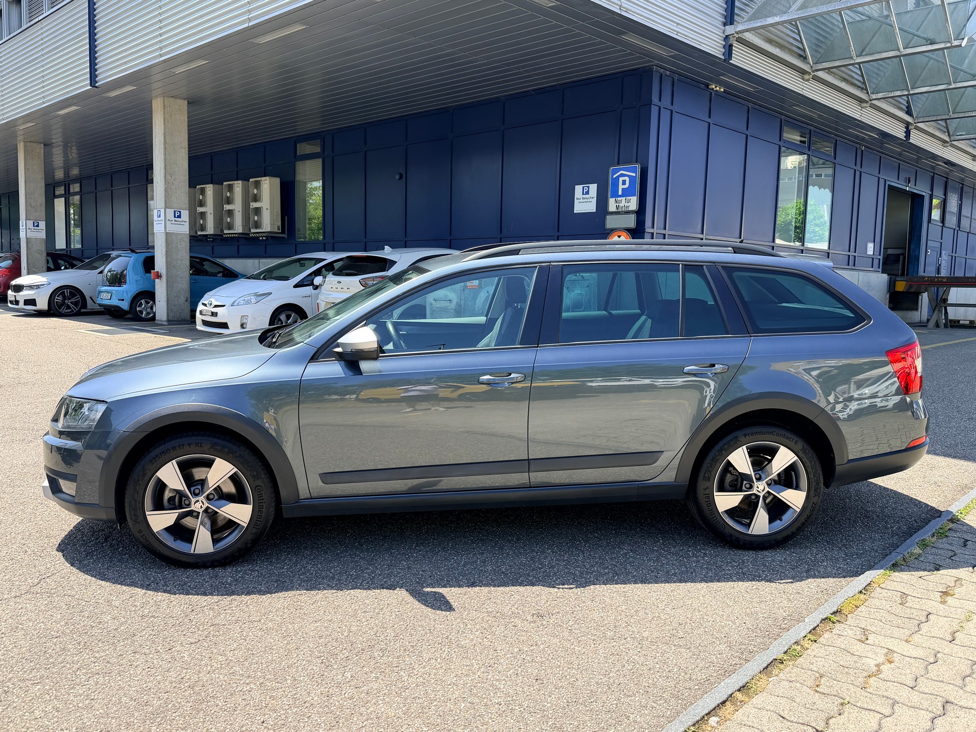SKODA Octavia Combi 2.0 TDI Scout 4x4 DSG-image-5