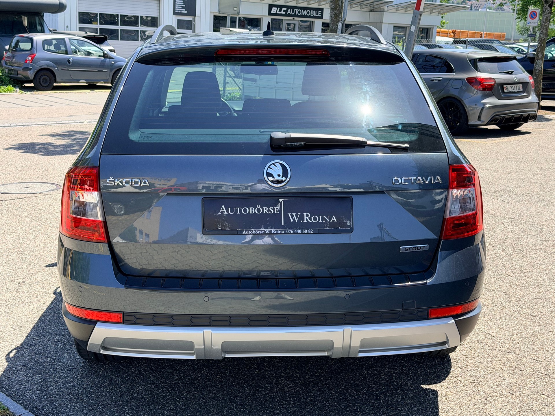 SKODA Octavia Combi 2.0 TDI Scout 4x4 DSG-showroom-element-3