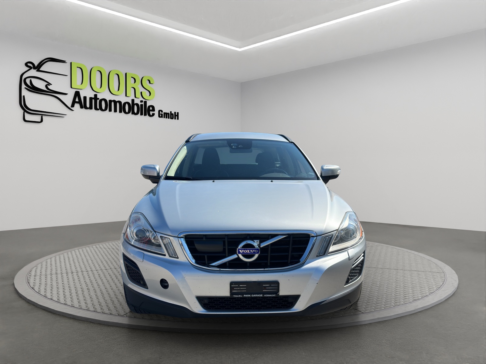 VOLVO XC60 D4 AWD Momentum Geartronic-showroom-element-1