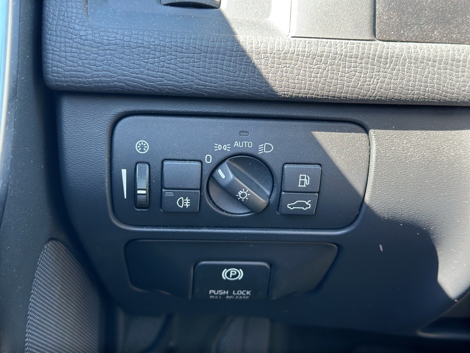 VOLVO XC60 D4 AWD Momentum Geartronic-image-16