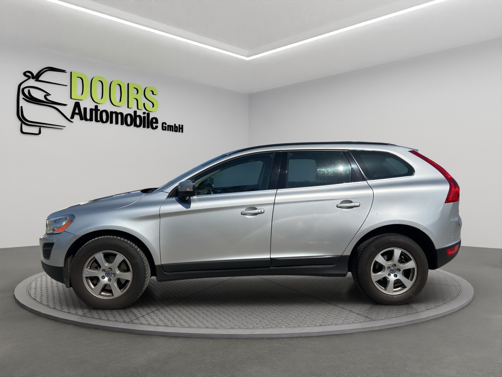 VOLVO XC60 D4 AWD Momentum Geartronic-image-6