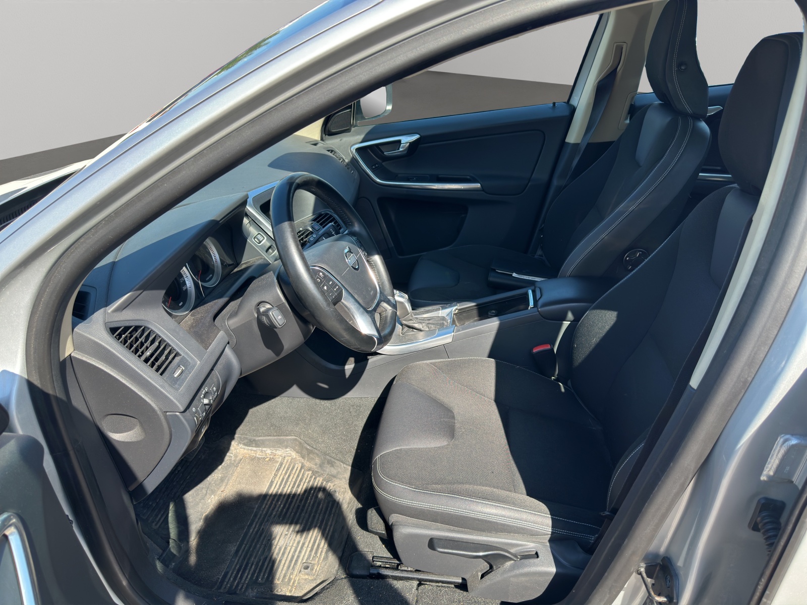 VOLVO XC60 D4 AWD Momentum Geartronic-image-8