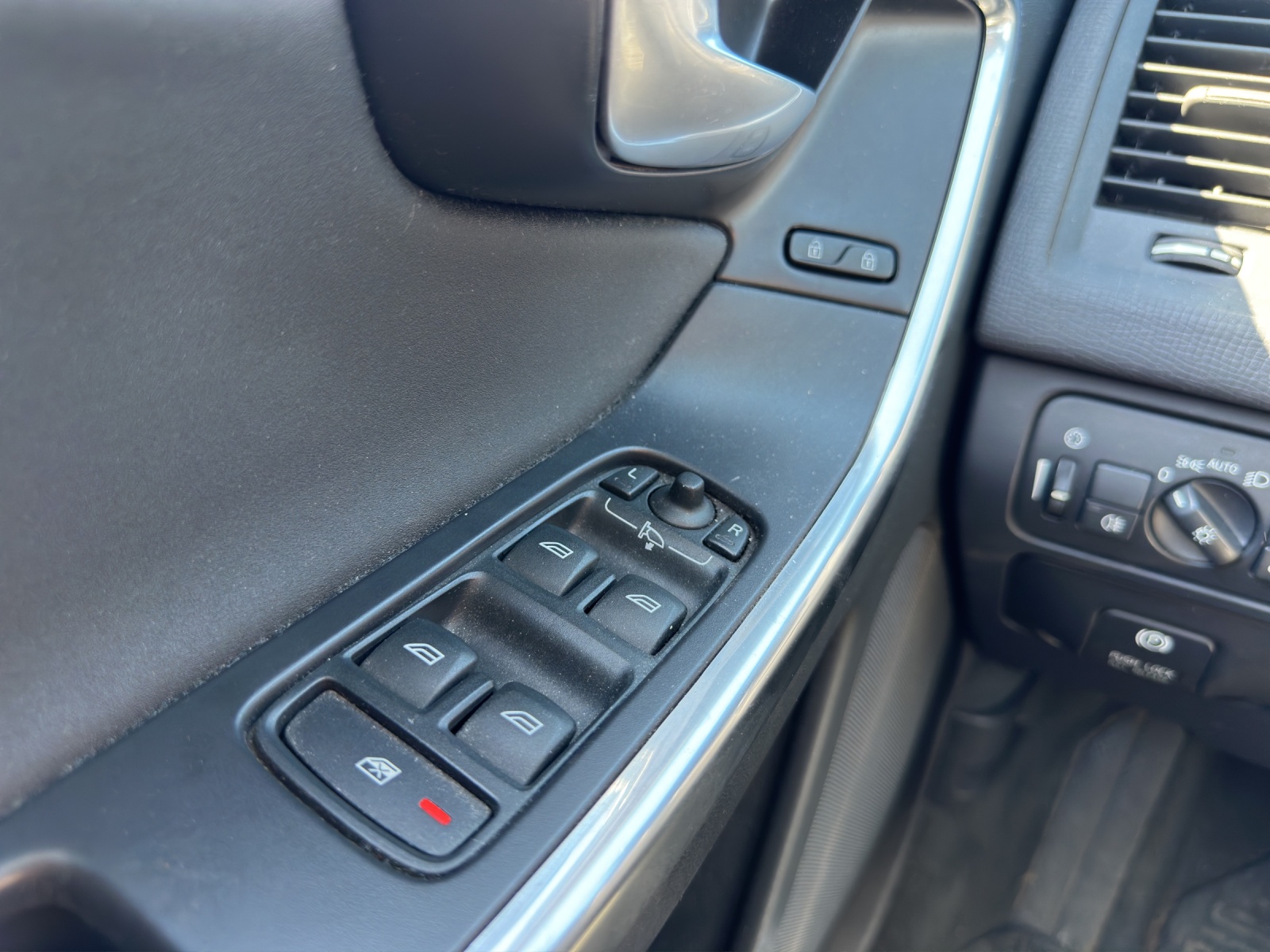 VOLVO XC60 D4 AWD Momentum Geartronic-image-14