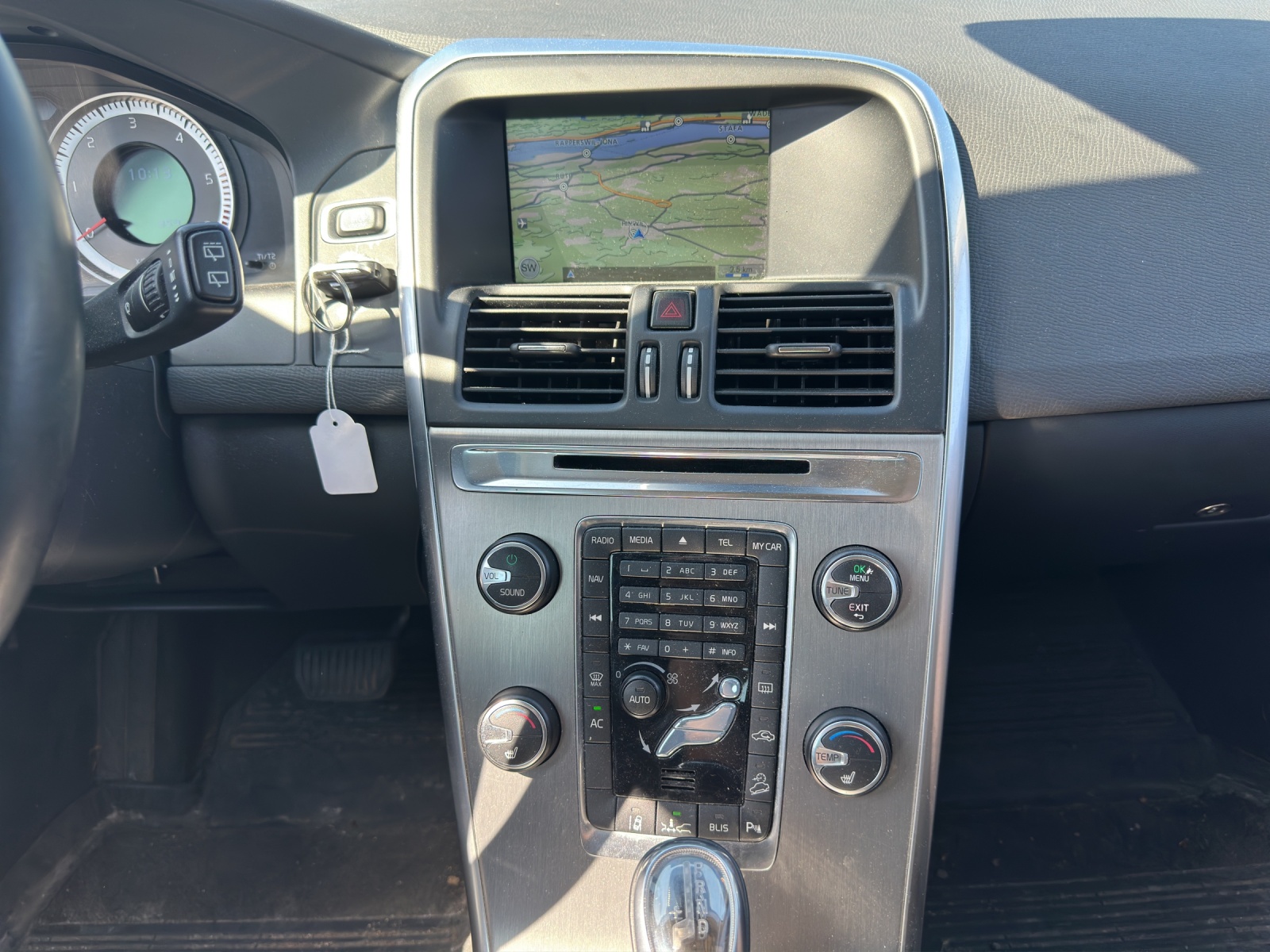 VOLVO XC60 D4 AWD Momentum Geartronic-image-13