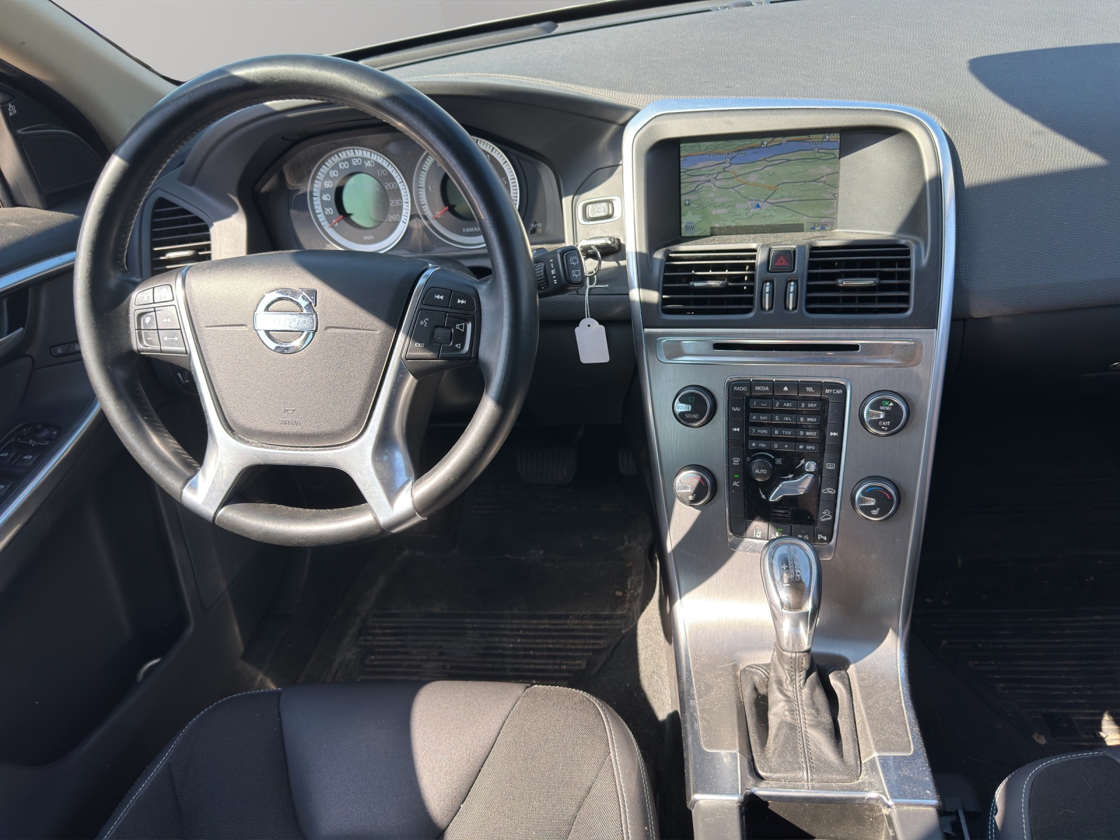 VOLVO XC60 D4 AWD Momentum Geartronic-image-11
