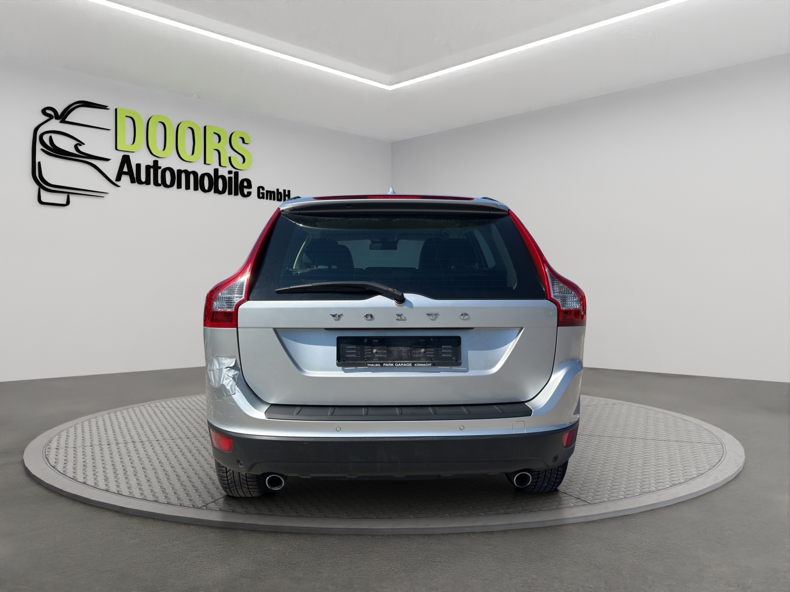 VOLVO XC60 D4 AWD Momentum Geartronic-image-4