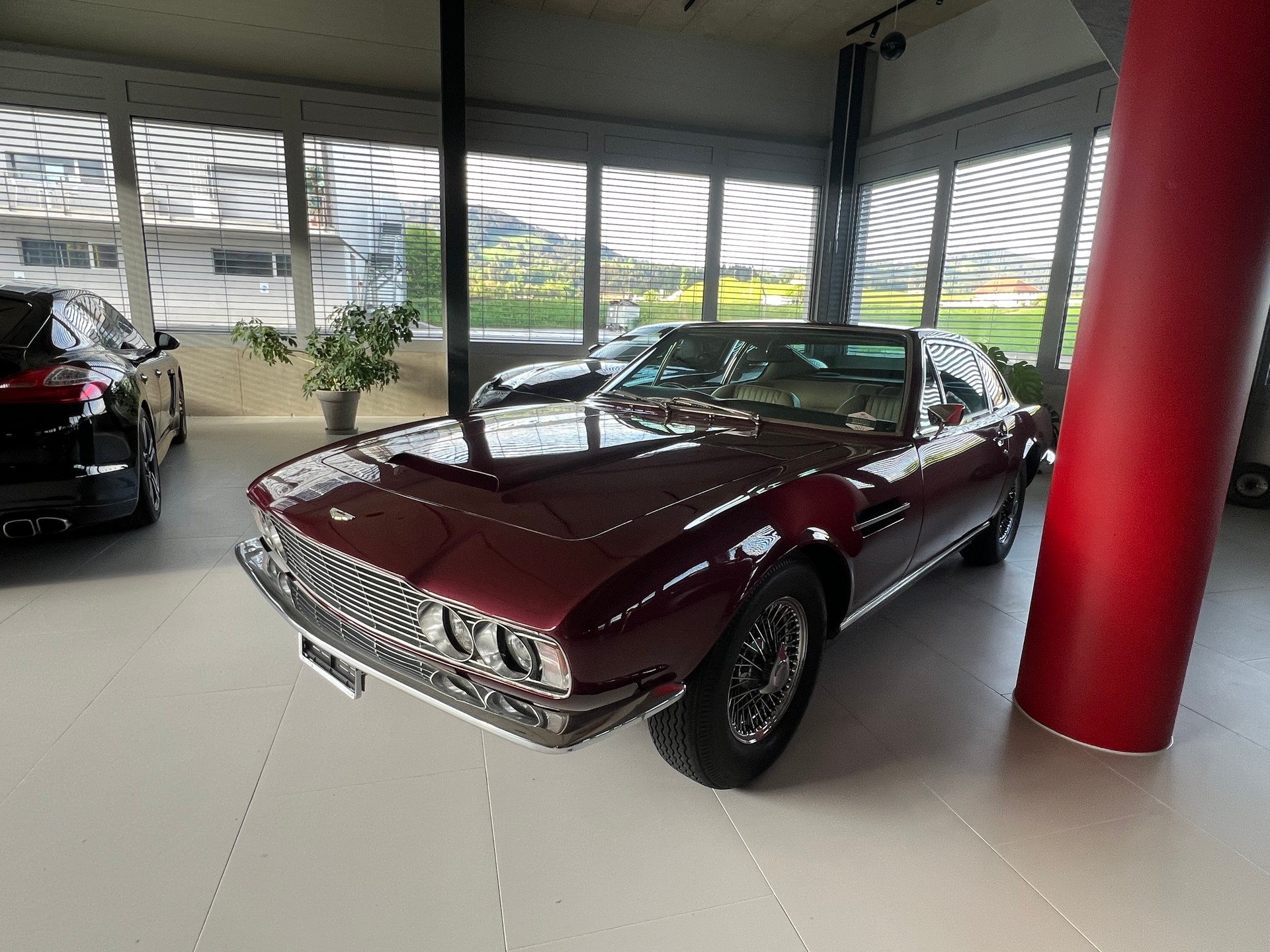 ASTON MARTIN DBS conduite à droite-image-1