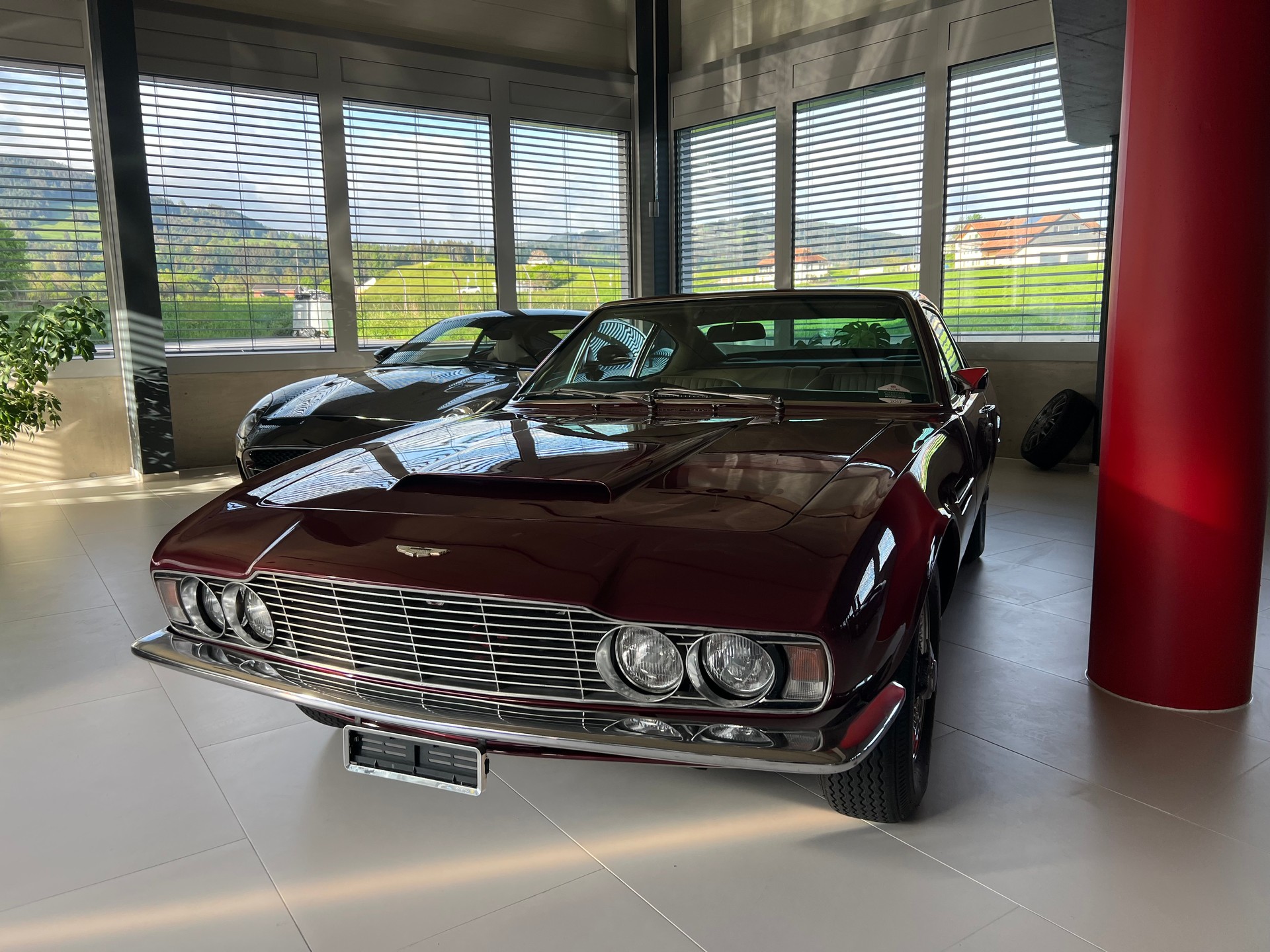 ASTON MARTIN DBS conduite à droite-image-3