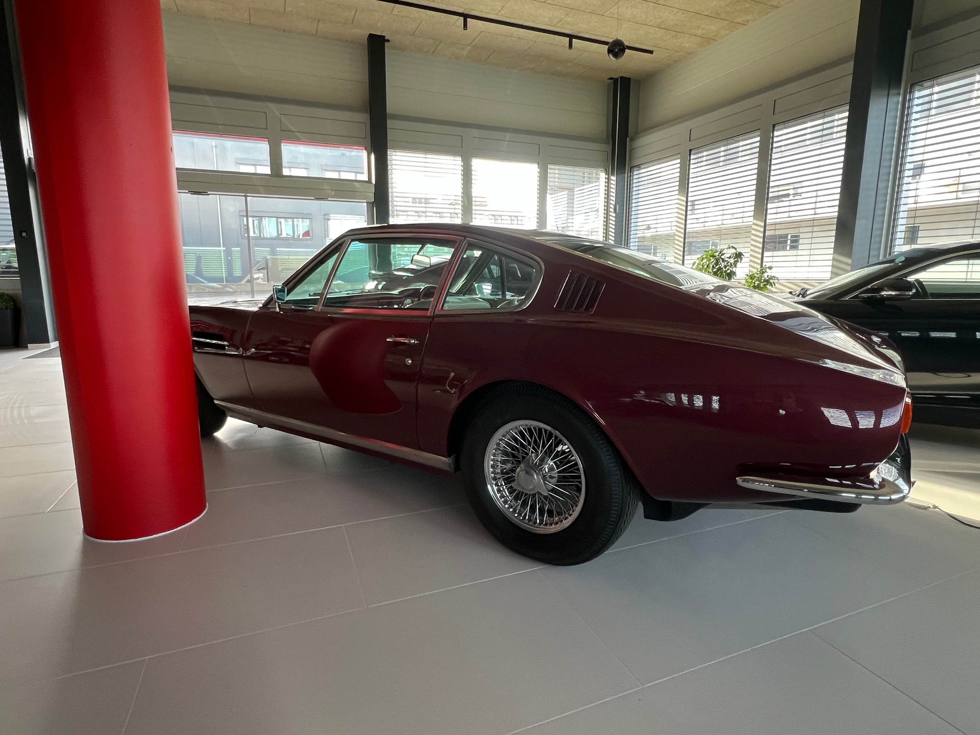 ASTON MARTIN DBS conduite à droite-image-6