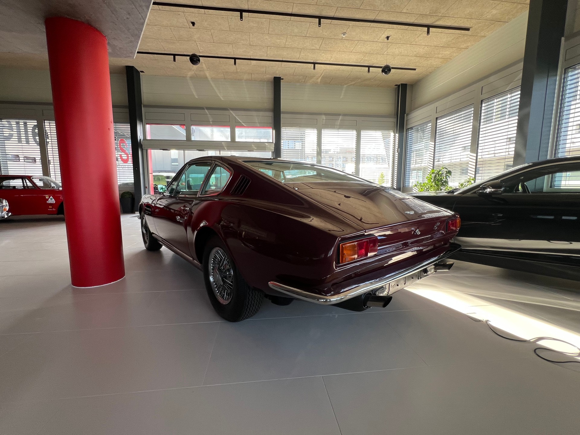 ASTON MARTIN DBS conduite à droite-image-4