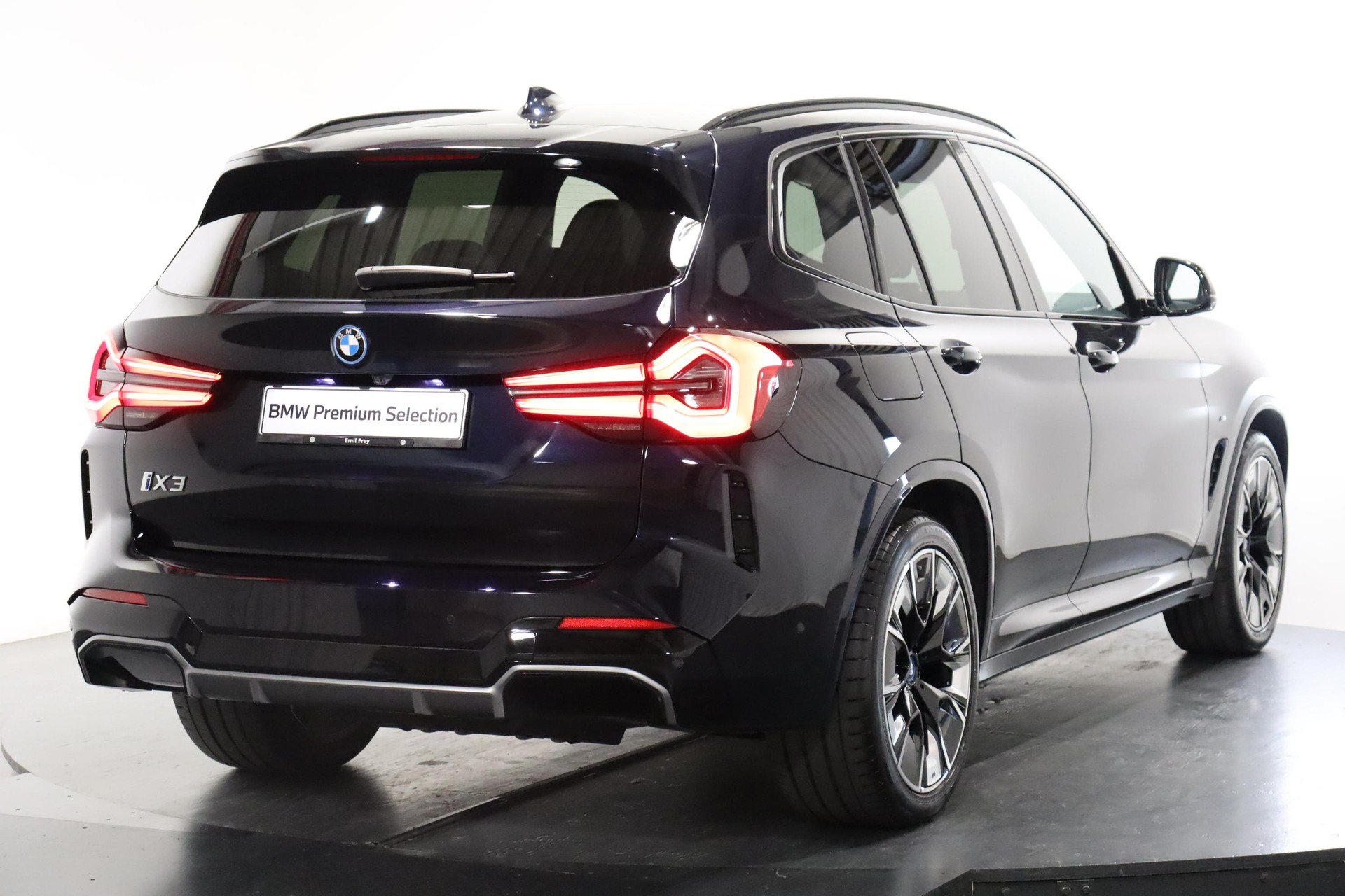 BMW iX3 E-Motor-showroom-element-2