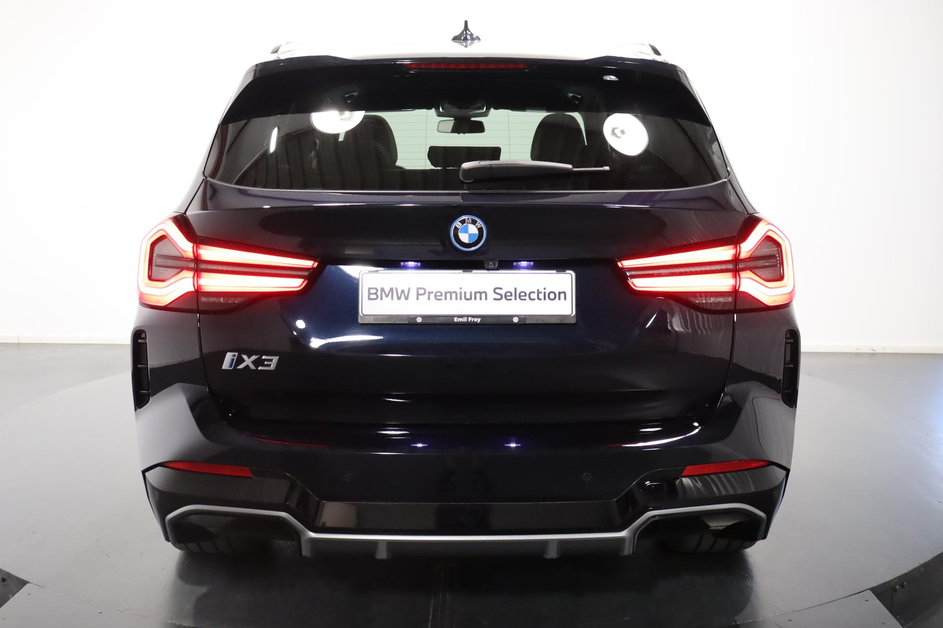 BMW iX3 E-Motor-showroom-element-3