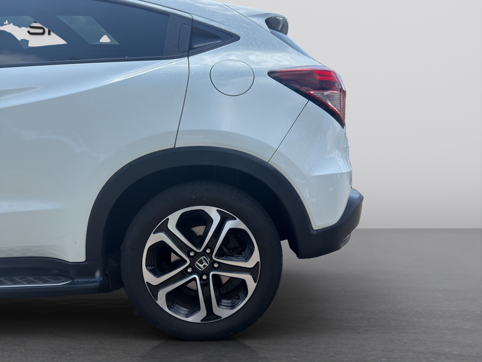 HONDA HR-V 1.6i-DTEC Executive-image-27