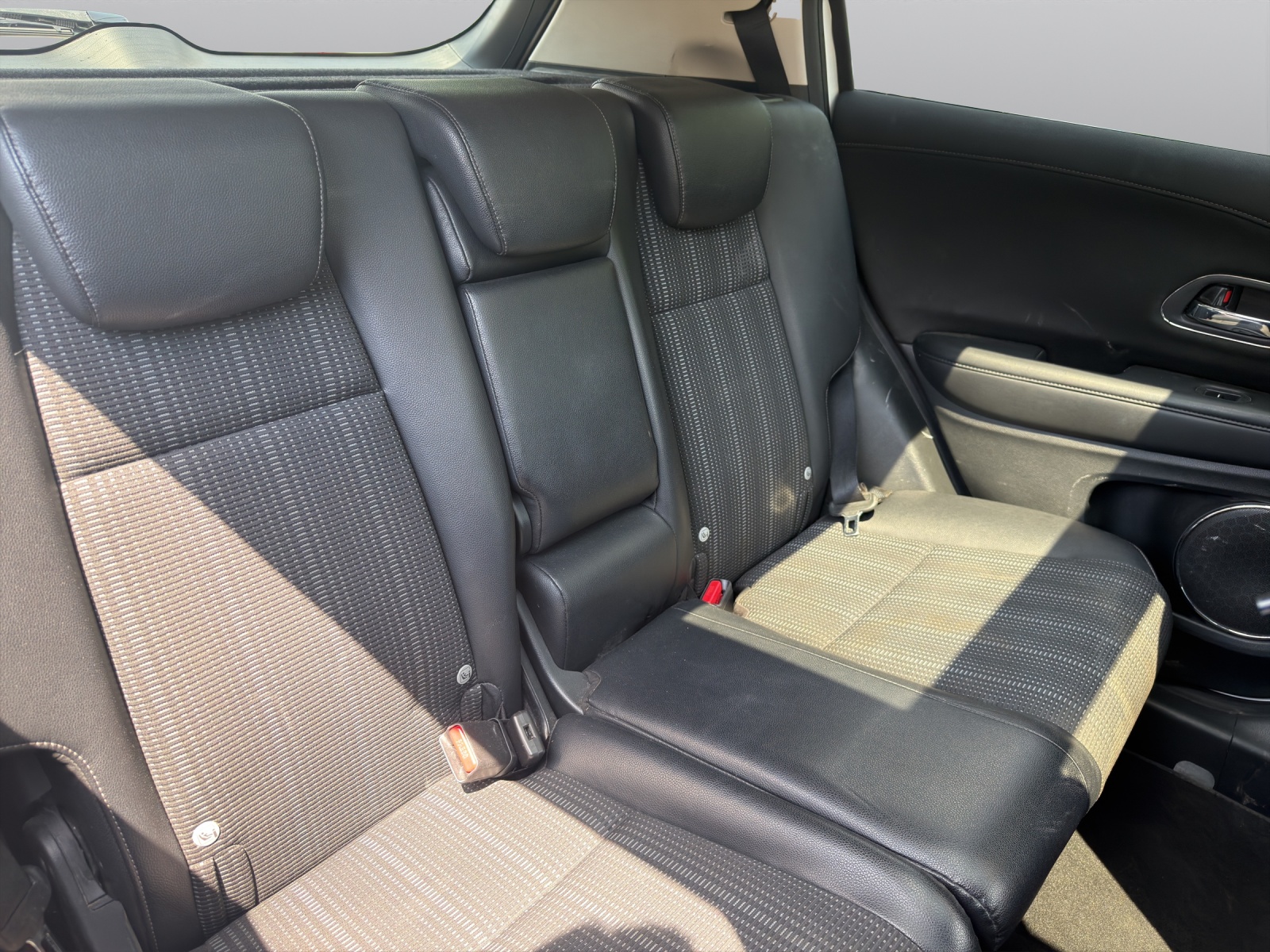 HONDA HR-V 1.6i-DTEC Executive-showroom-element-3