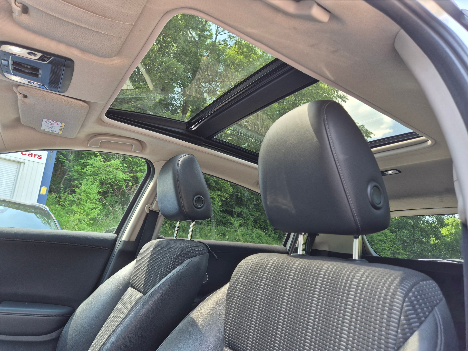 HONDA HR-V 1.6i-DTEC Executive-image-13