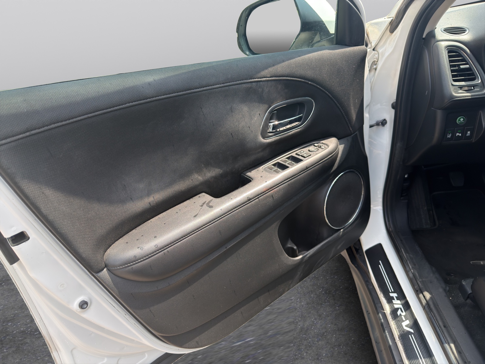 HONDA HR-V 1.6i-DTEC Executive-image-21