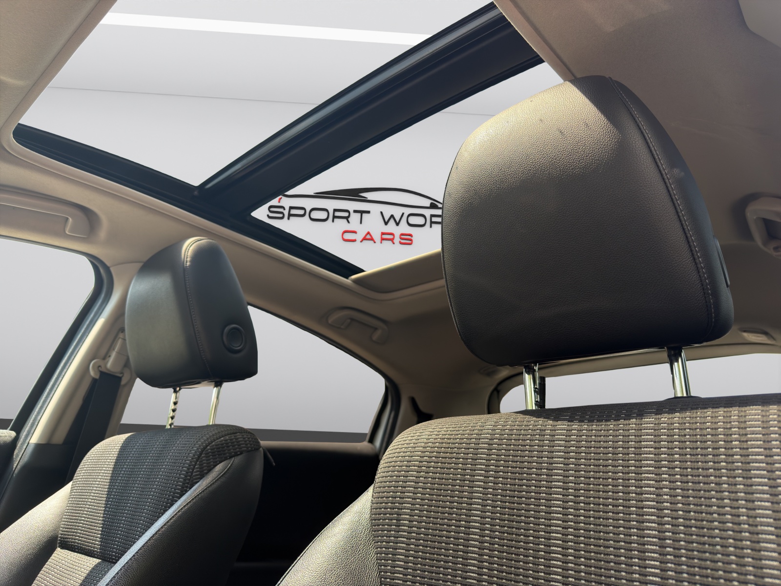 HONDA HR-V 1.6i-DTEC Executive-image-14