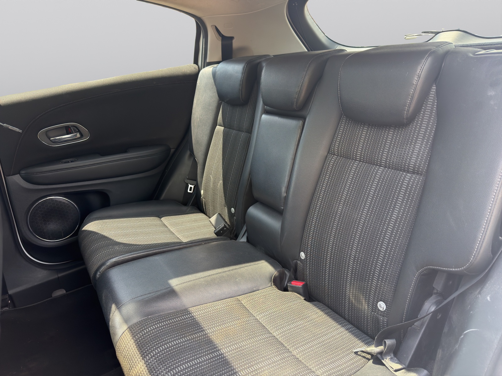 HONDA HR-V 1.6i-DTEC Executive-image-8