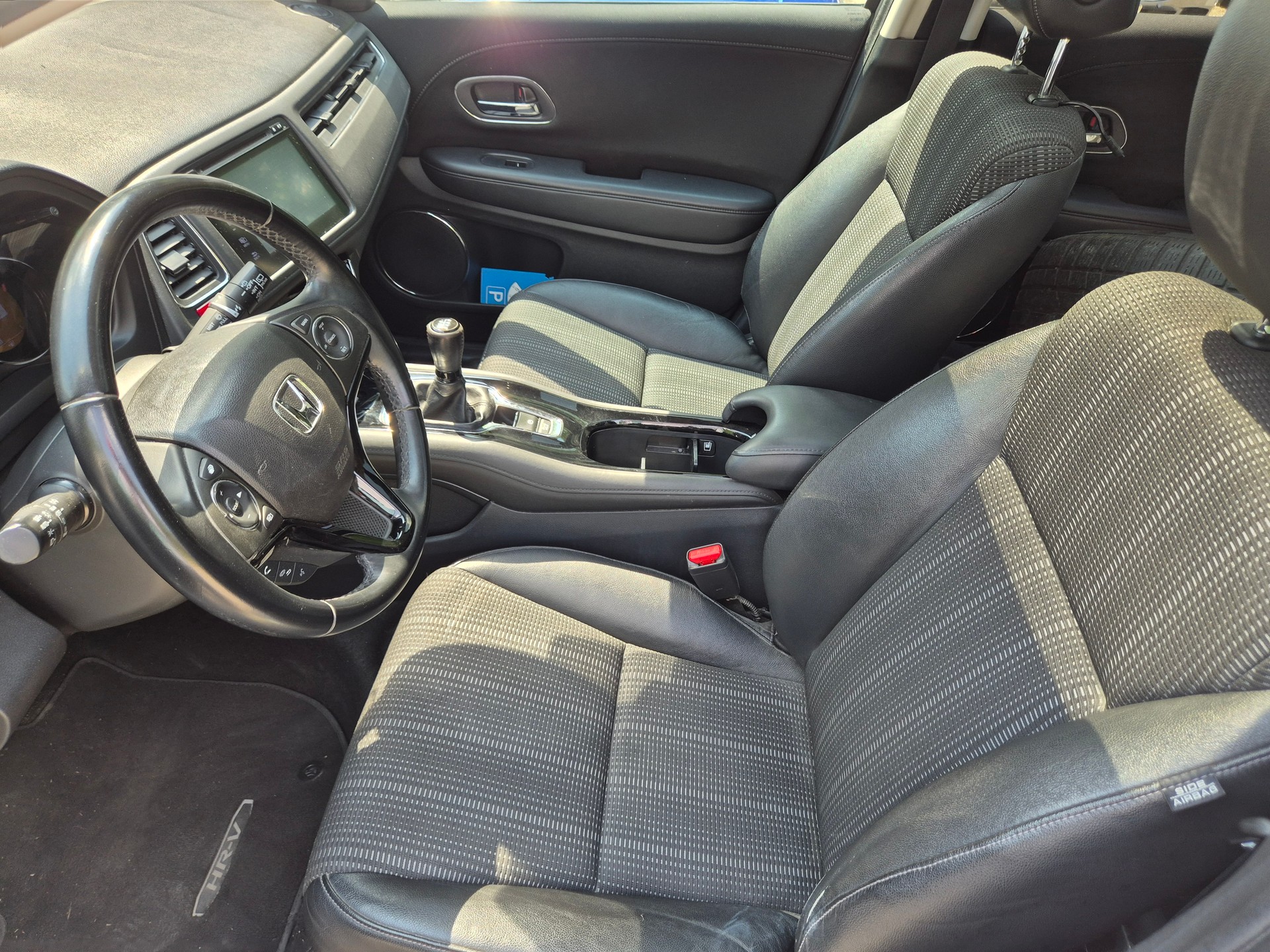 HONDA HR-V 1.6i-DTEC Executive-image-12