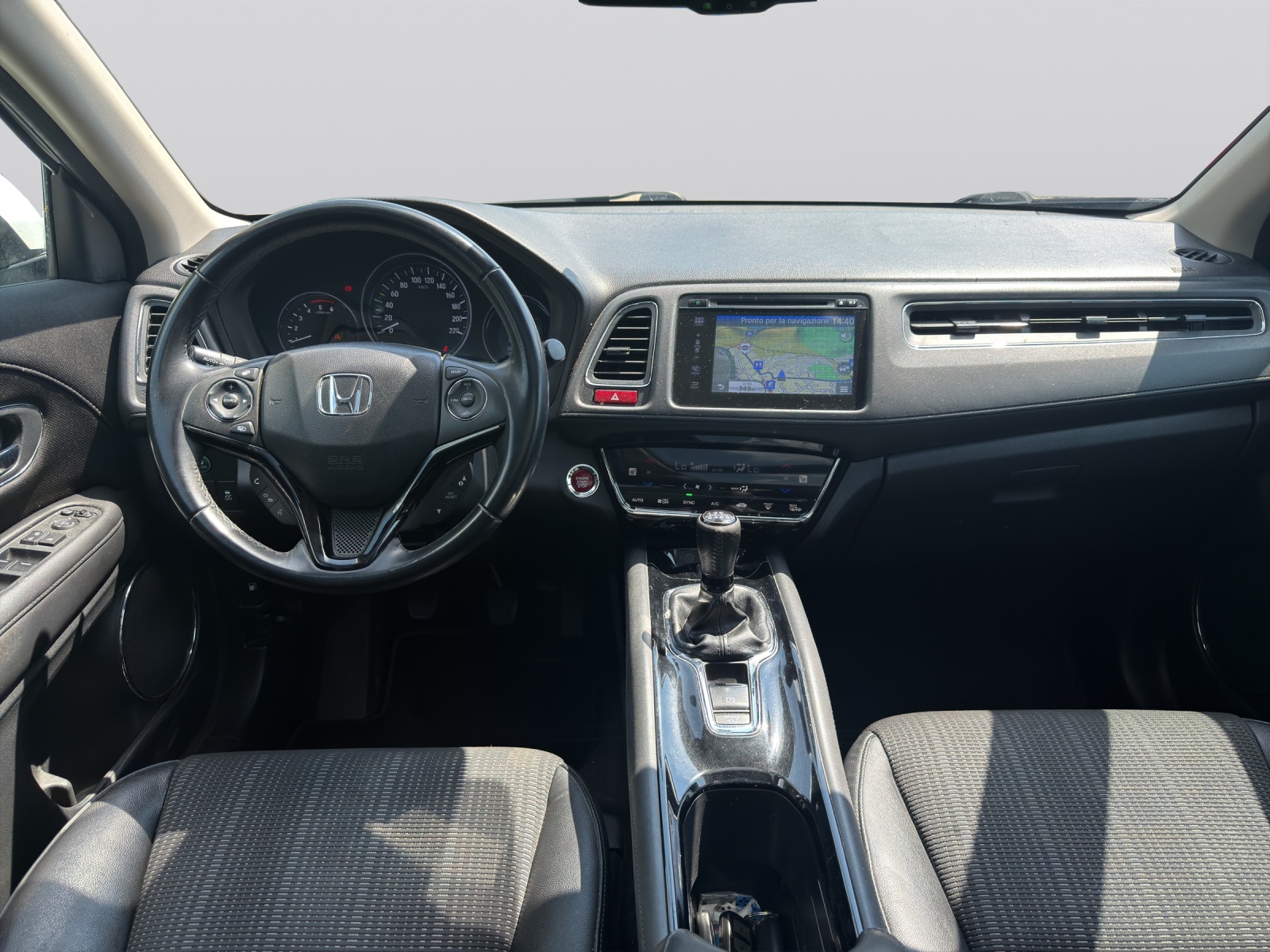 HONDA HR-V 1.6i-DTEC Executive-image-12