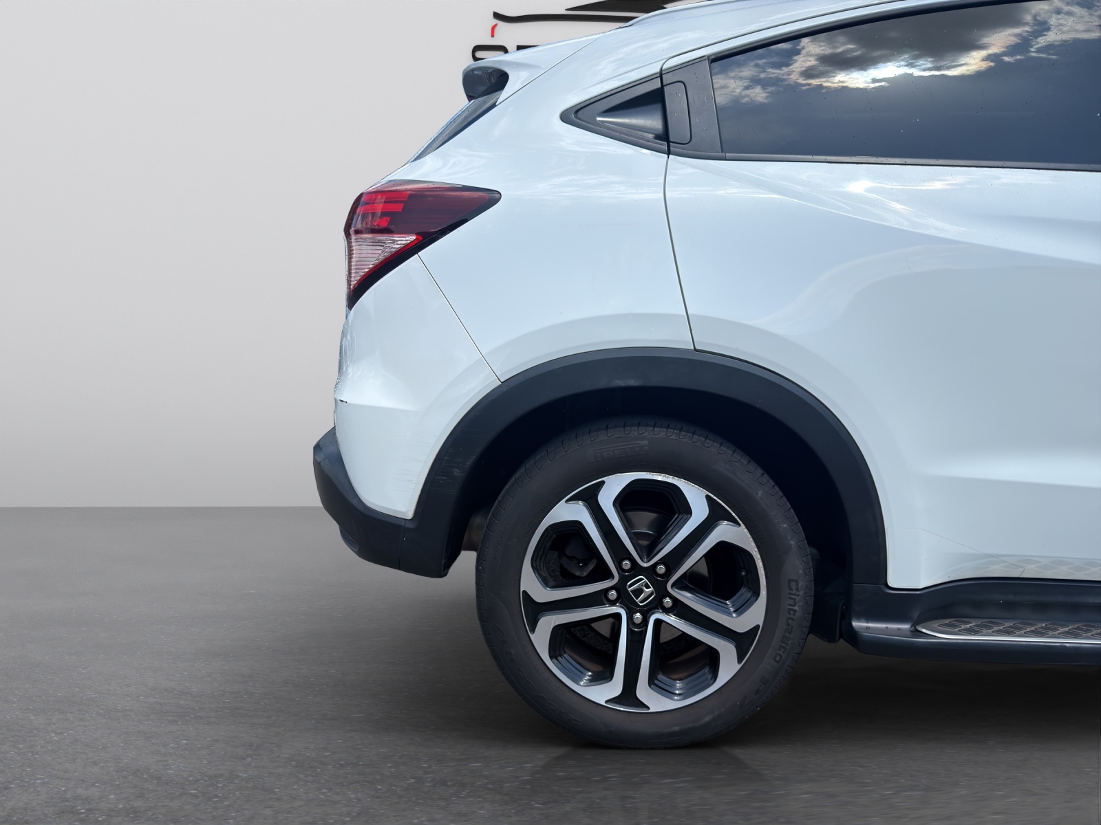 HONDA HR-V 1.6i-DTEC Executive-image-28