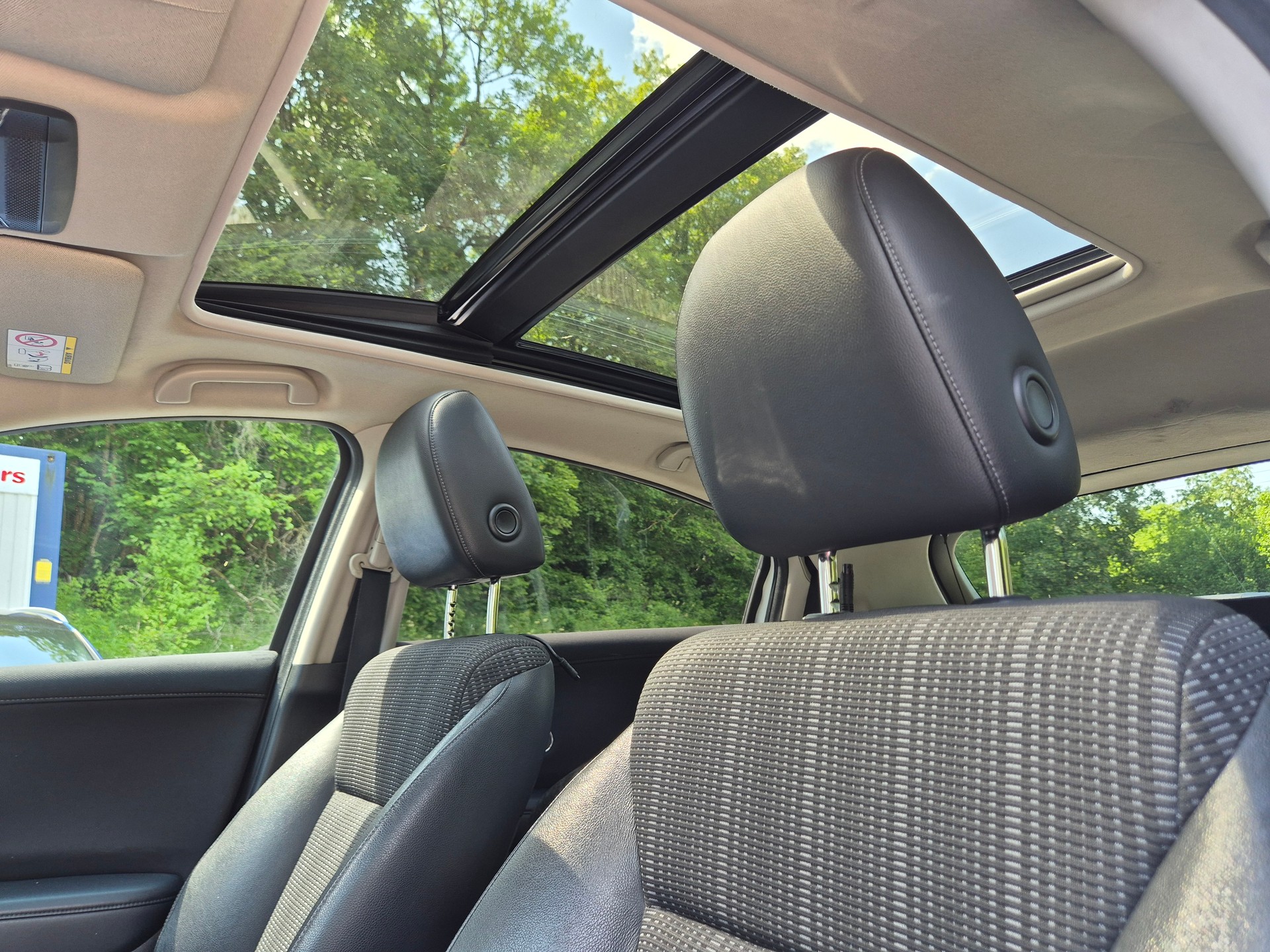 HONDA HR-V 1.6i-DTEC Executive-image-14